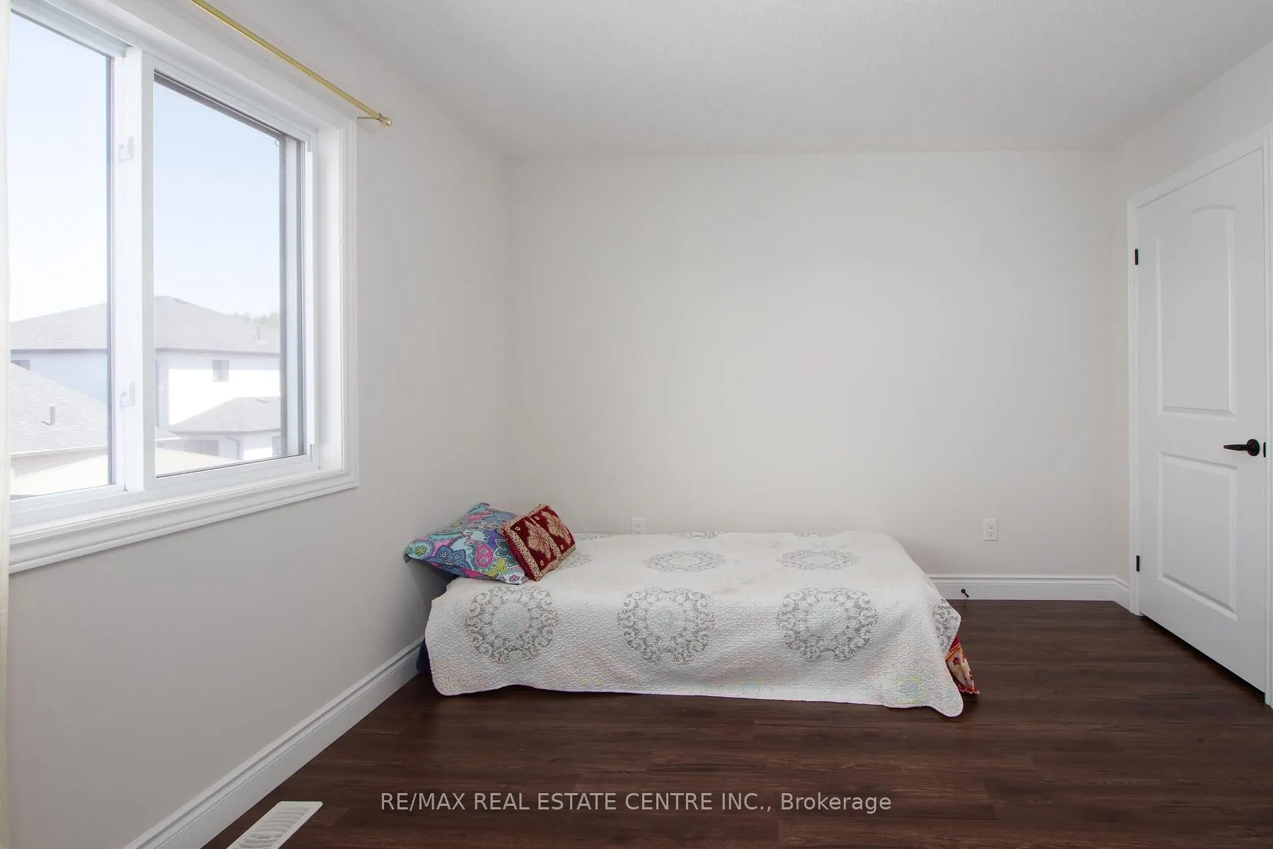 48 Cash Crescent