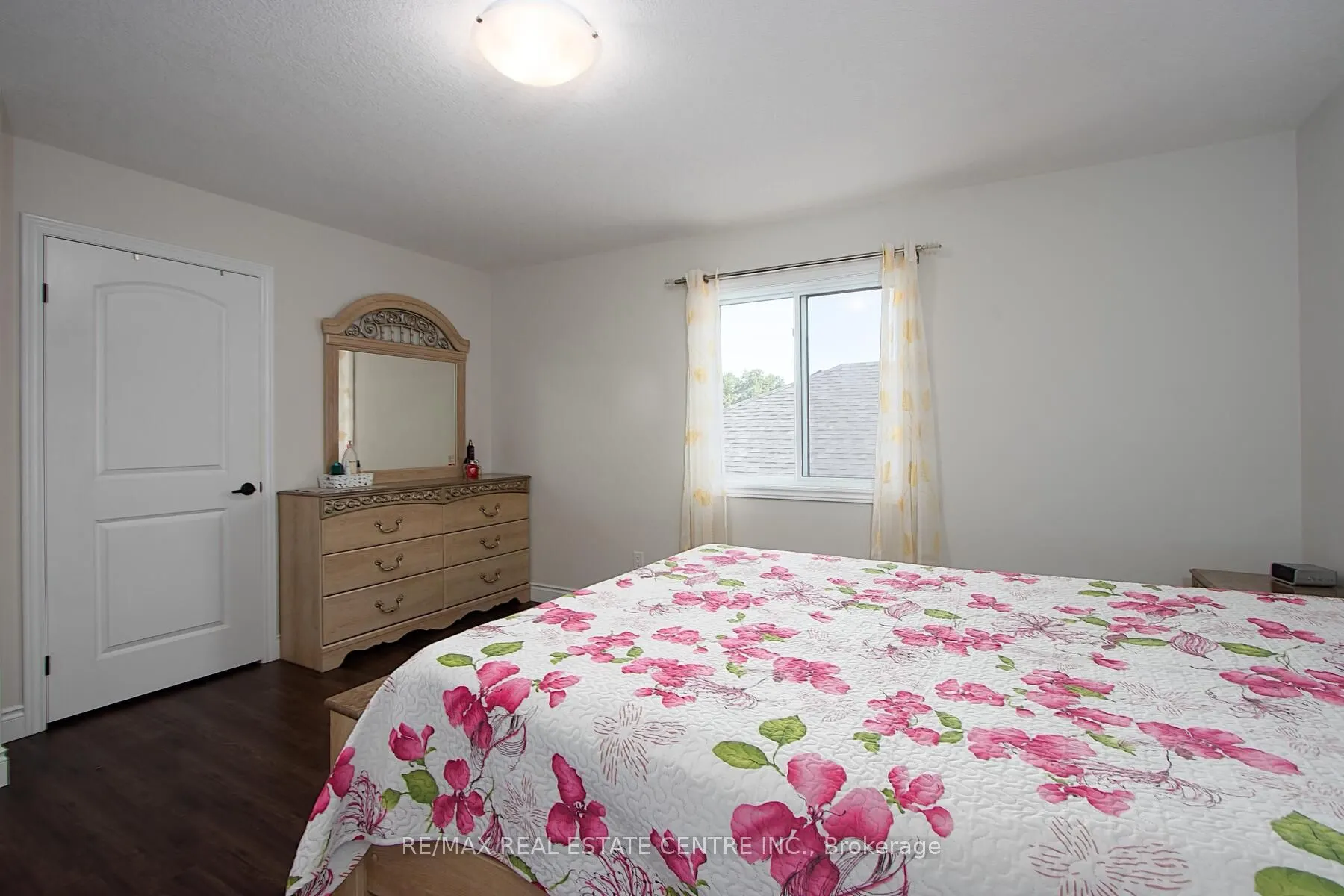 48 Cash Crescent