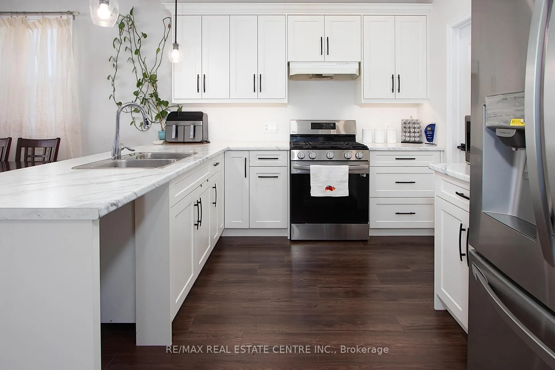 48 Cash Crescent