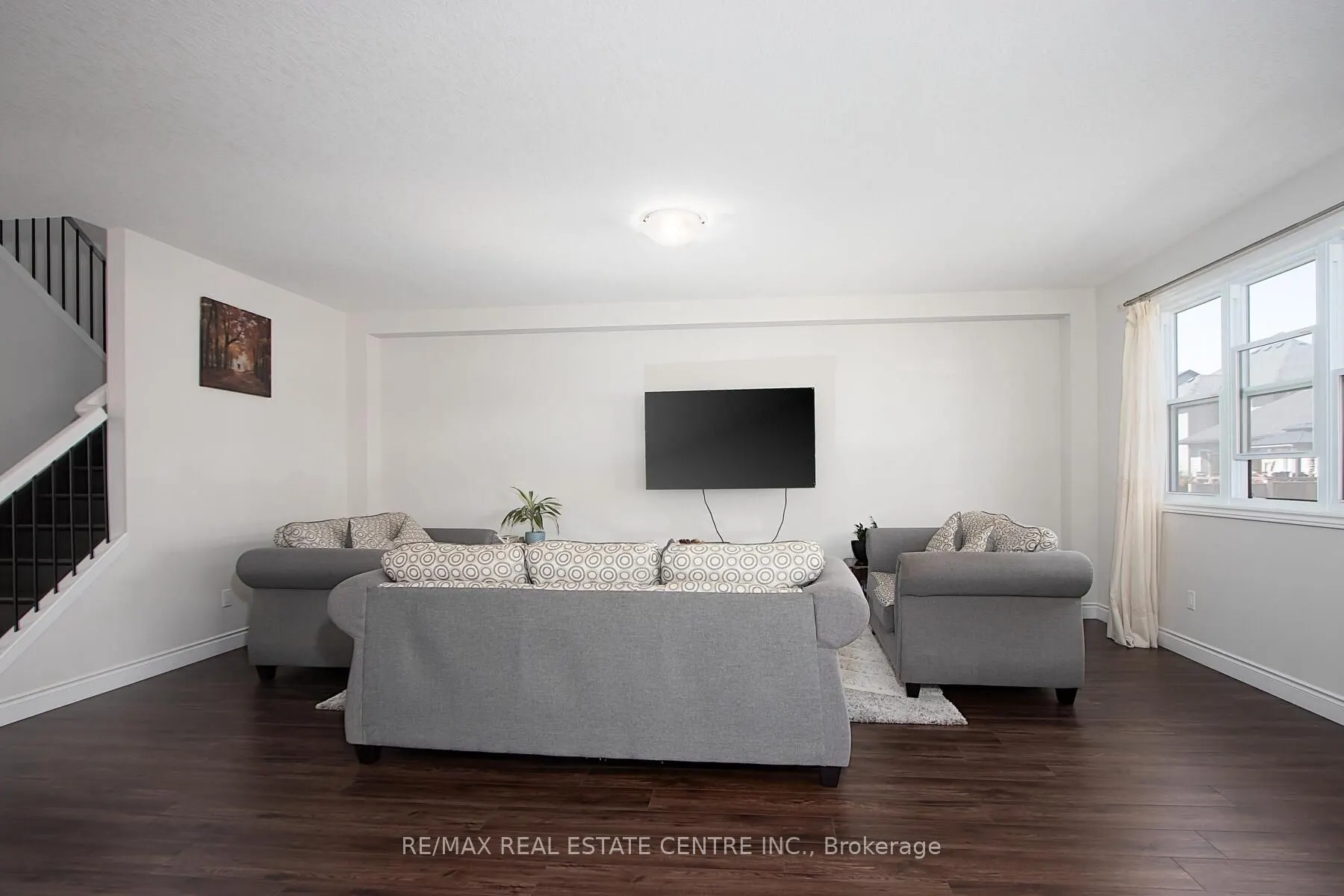 48 Cash Crescent