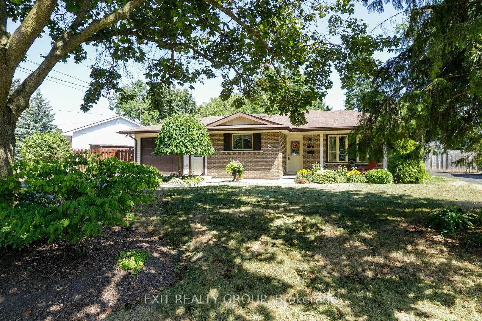 31 Lexington Crescent