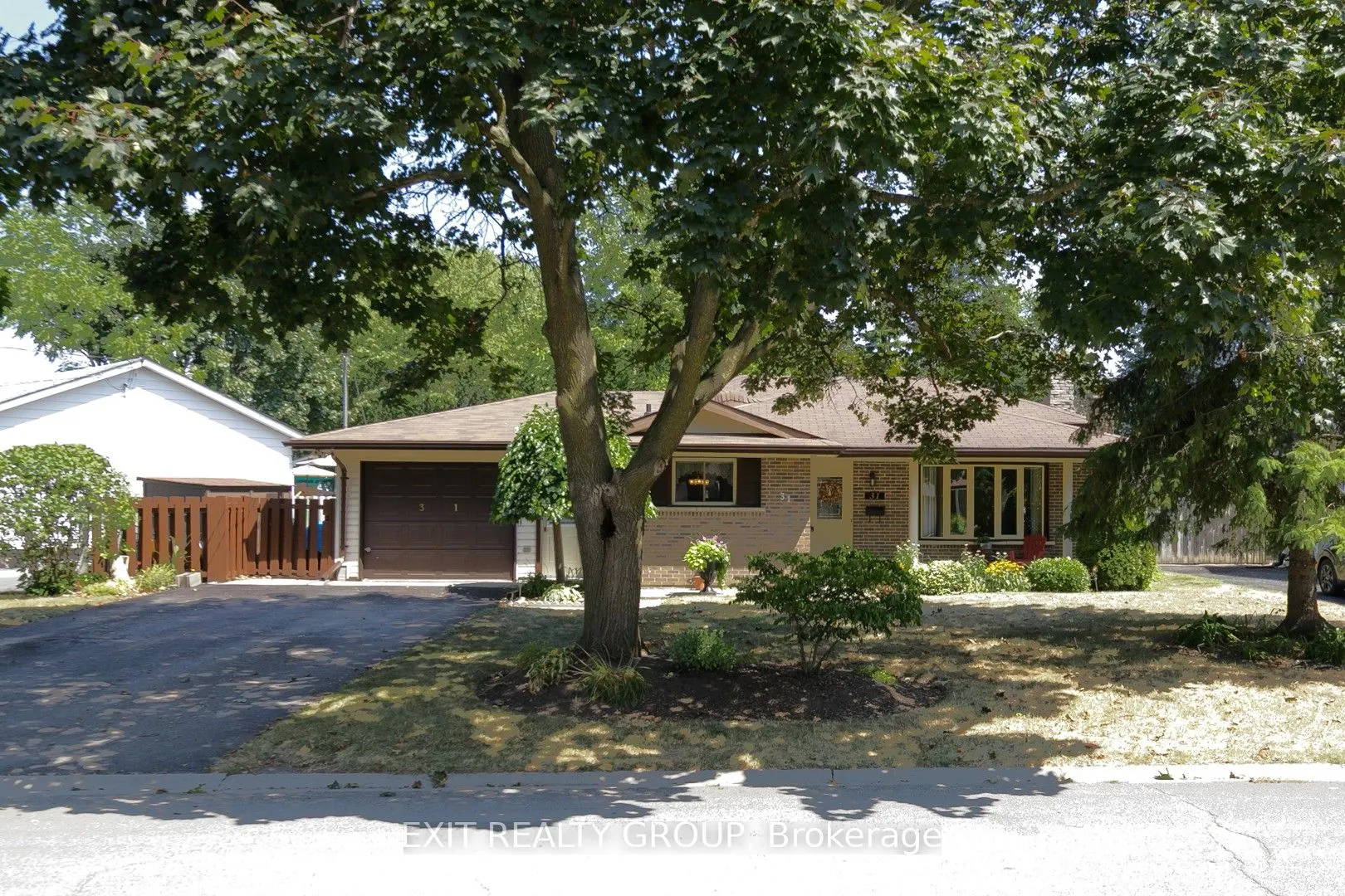 31 Lexington Crescent