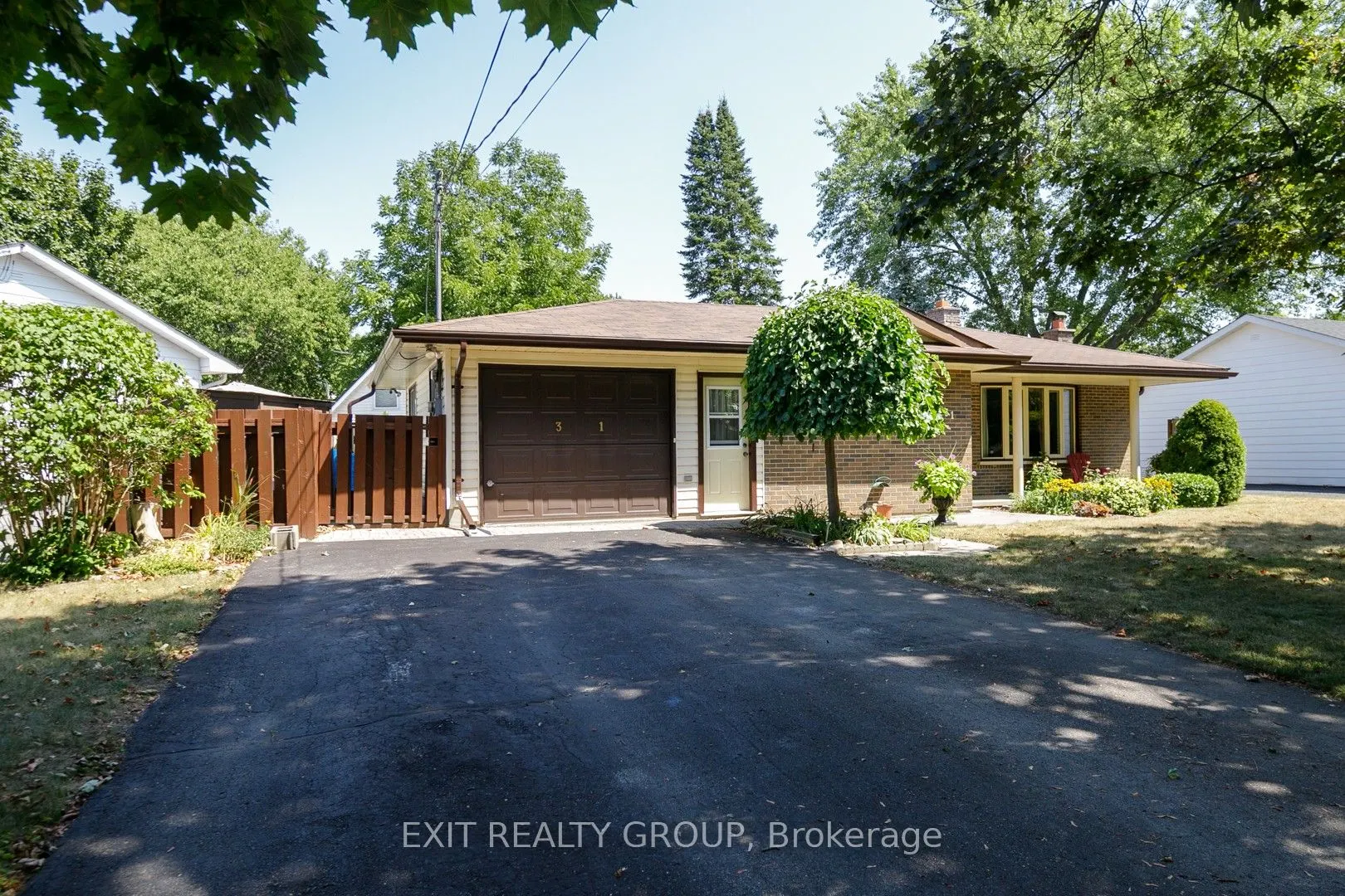31 Lexington Crescent