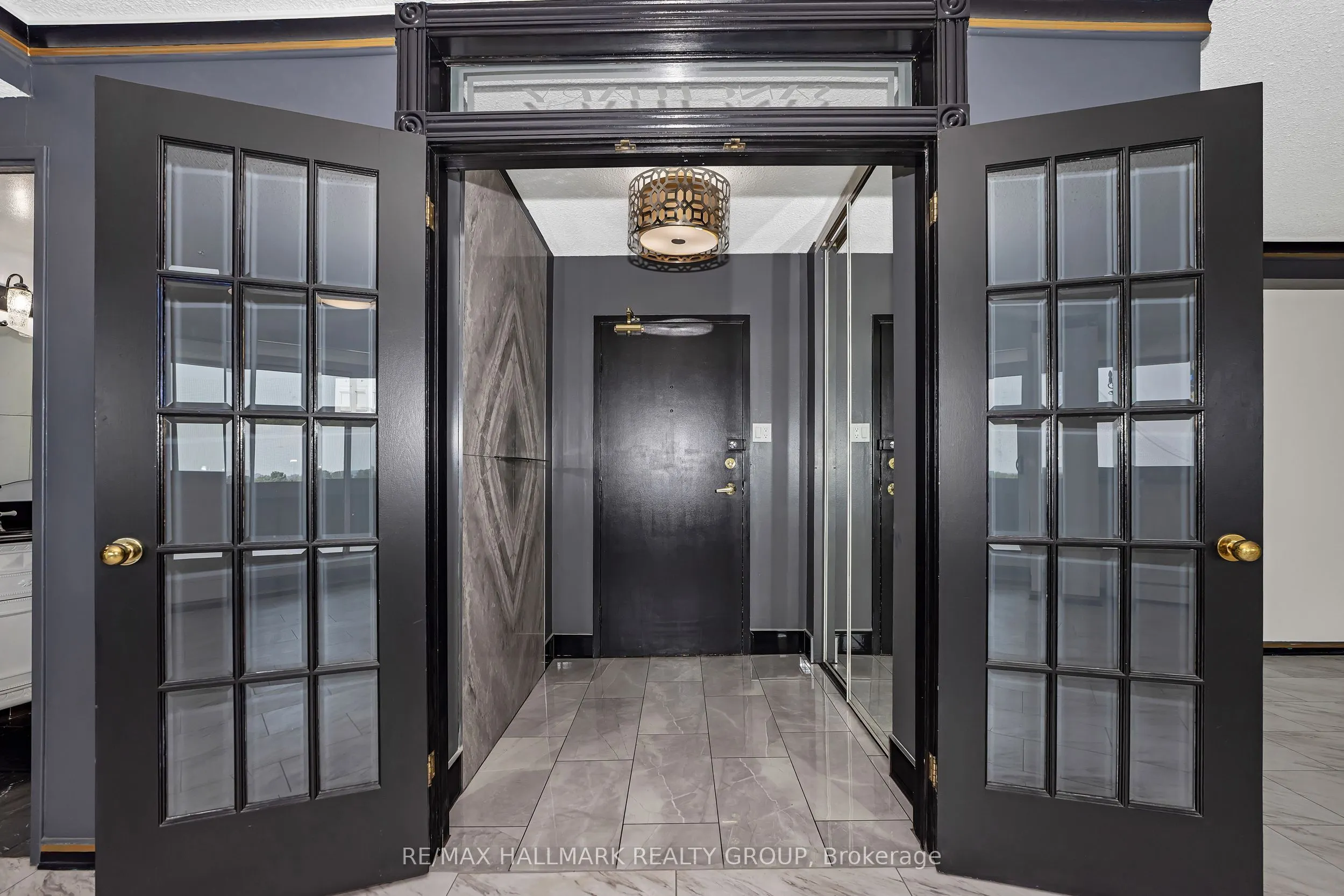 500 Laurier Avenue W, #908