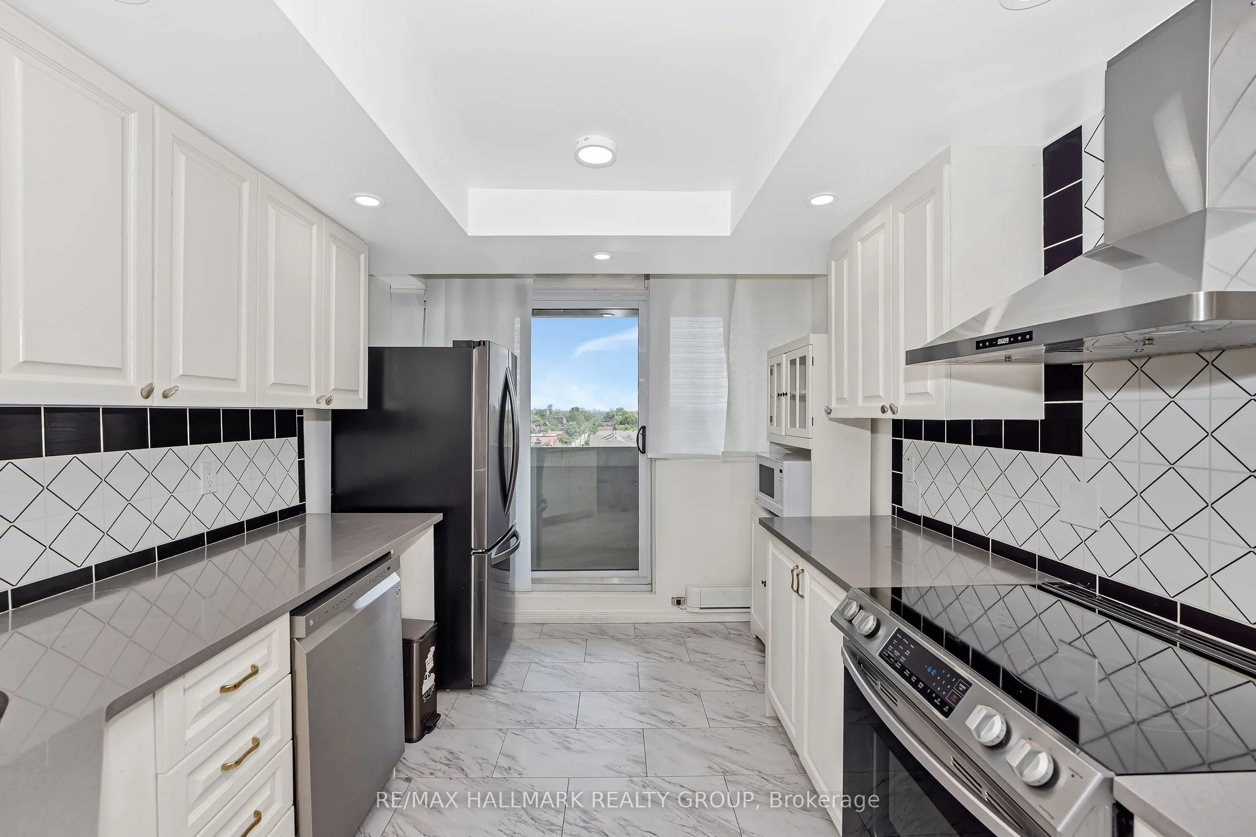 500 Laurier Avenue W, #908