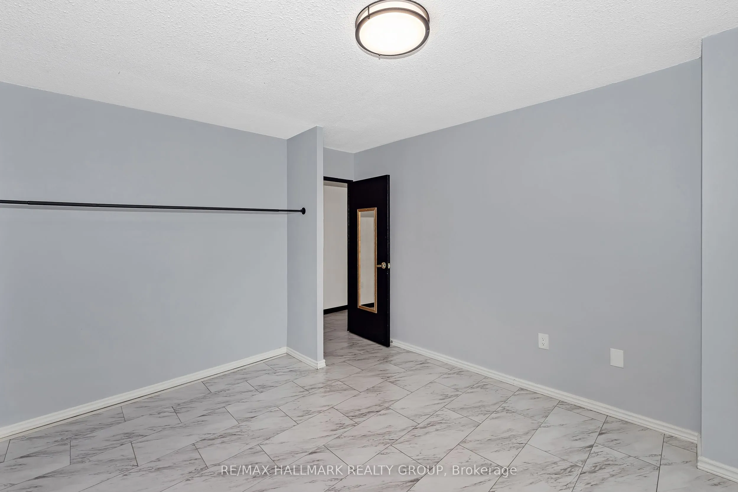 500 Laurier Avenue W, #908