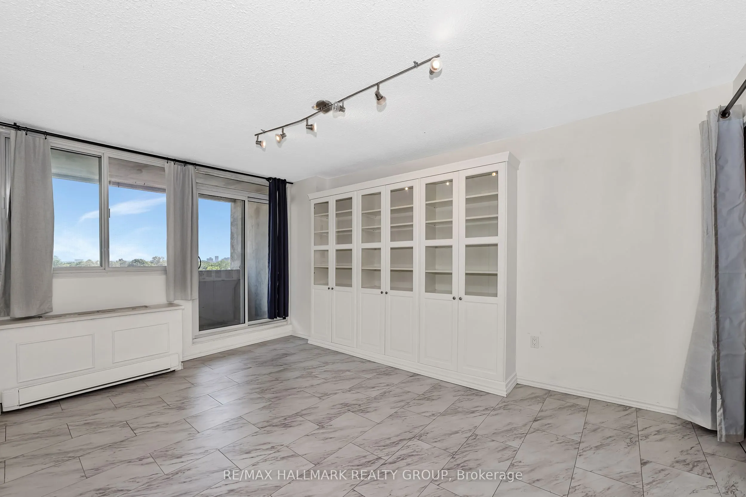 500 Laurier Avenue W, #908