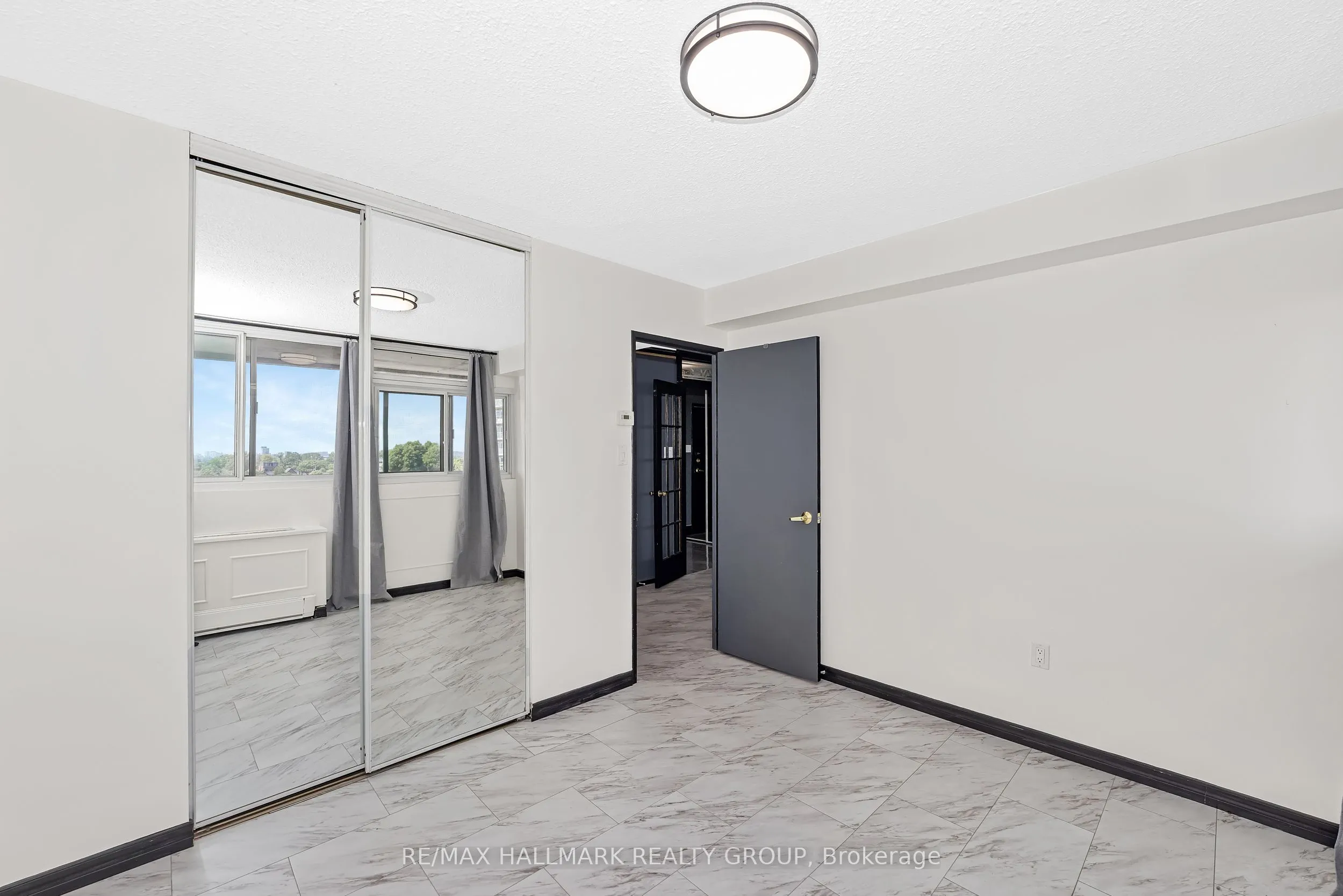 500 Laurier Avenue W, #908