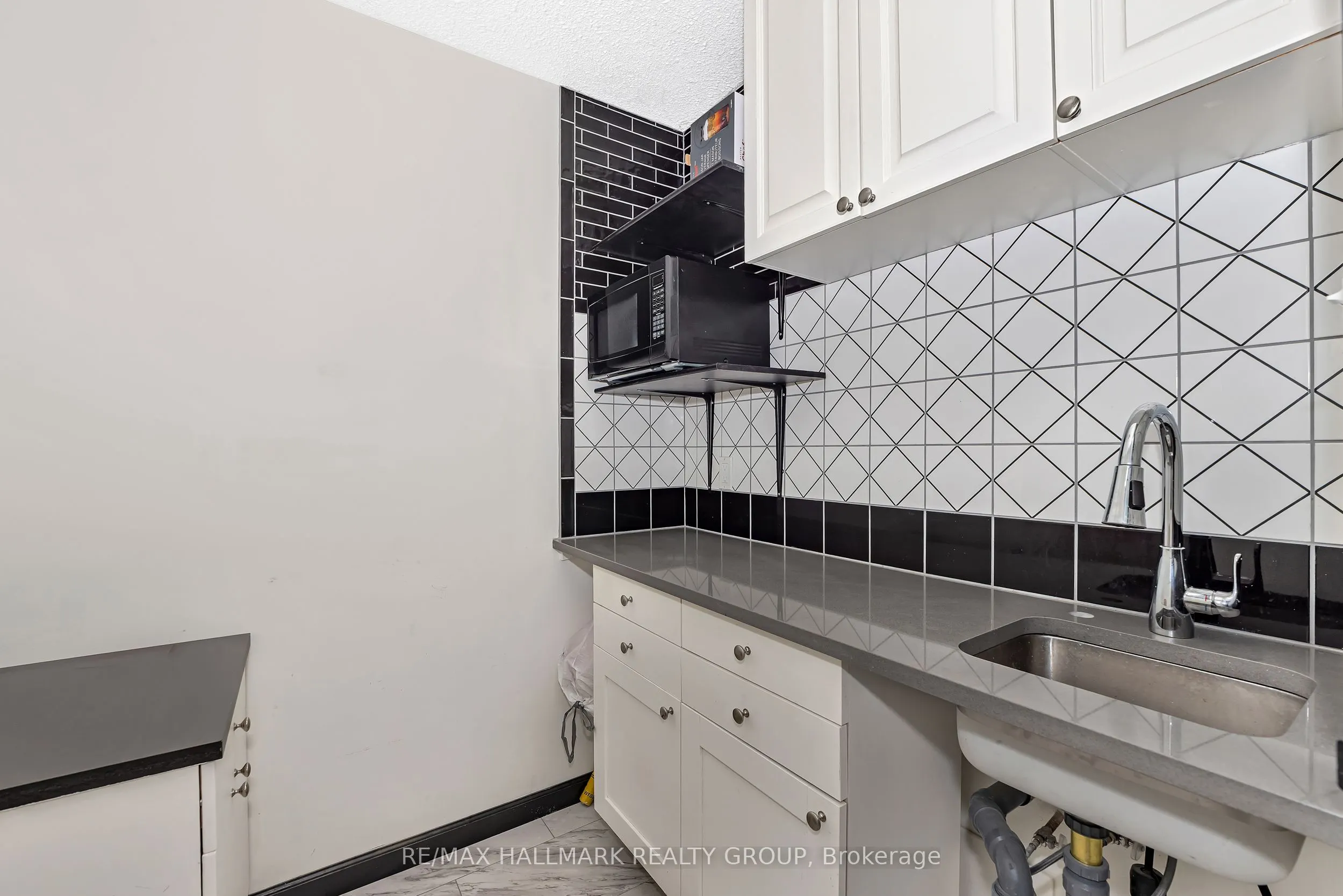 500 Laurier Avenue W, #908