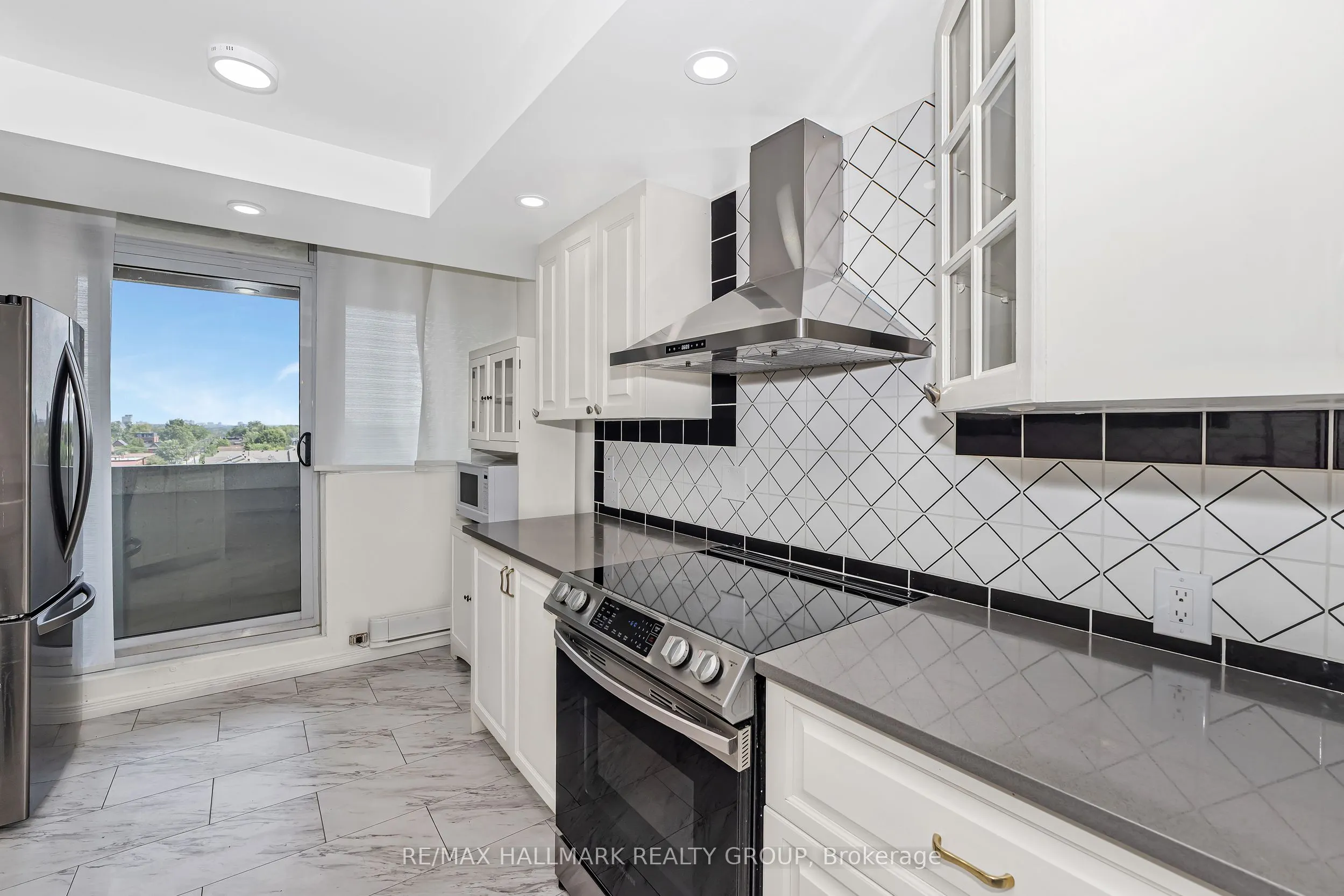 500 Laurier Avenue W, #908