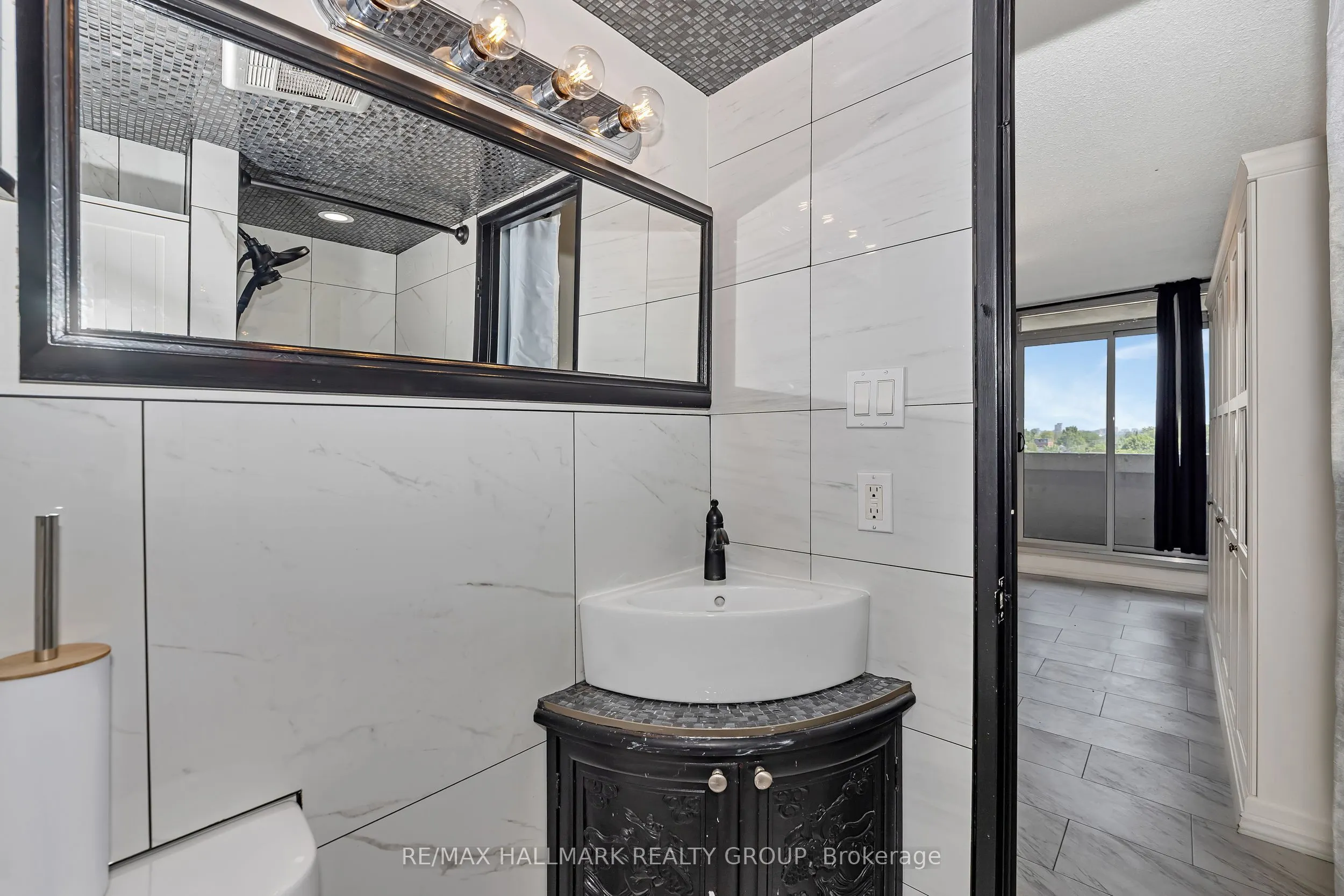 500 Laurier Avenue W, #908