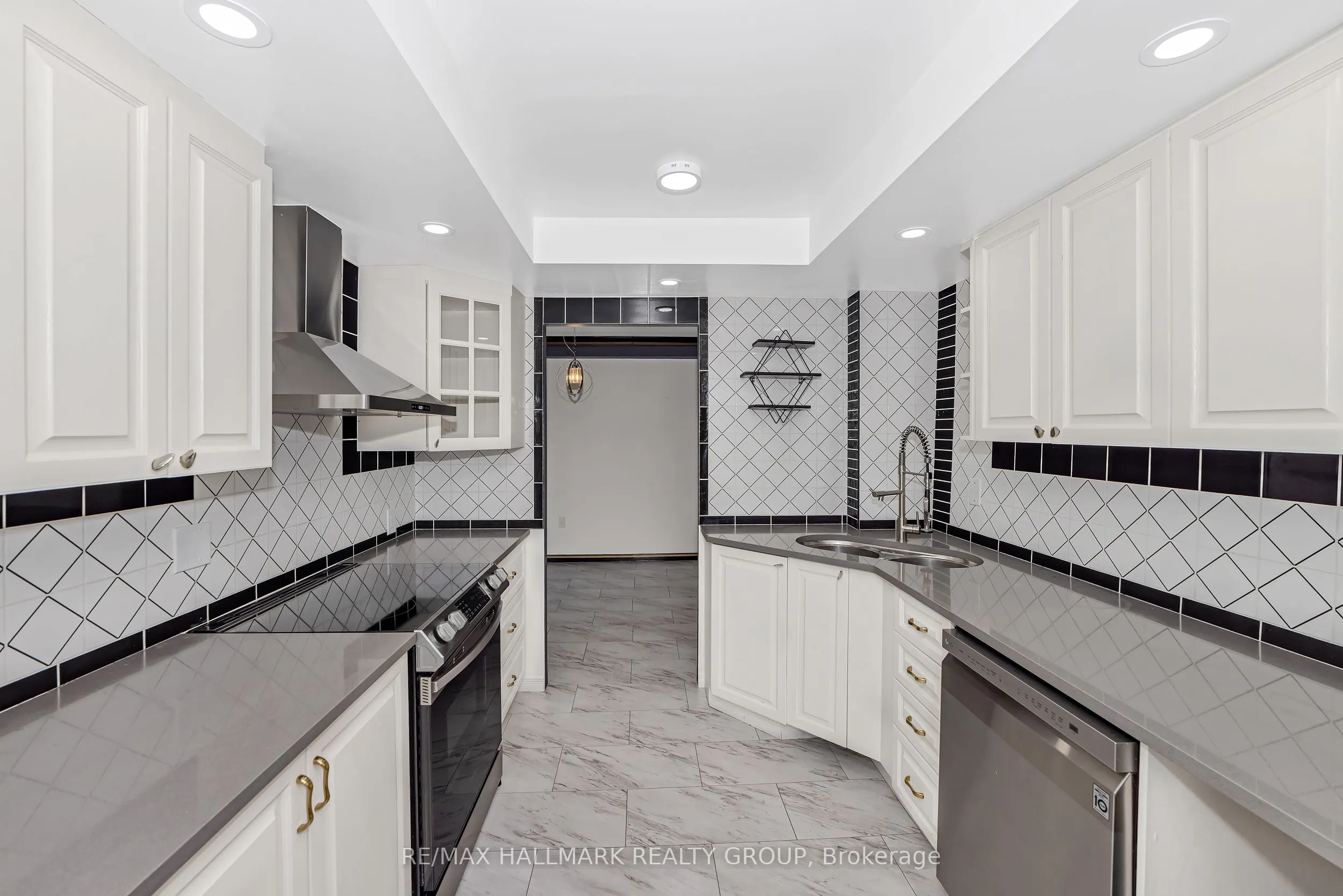 500 Laurier Avenue W, #908