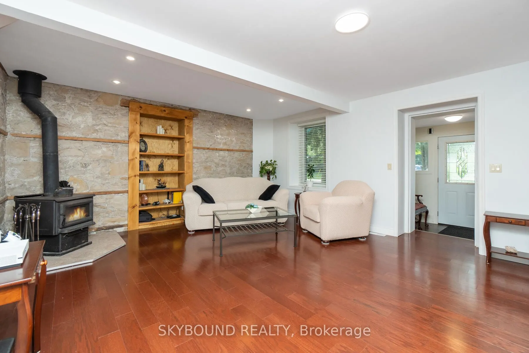 9206 Sideroad 17 Road