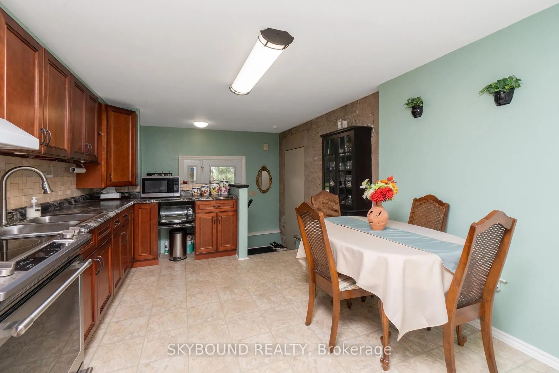 9206 Sideroad 17 Road