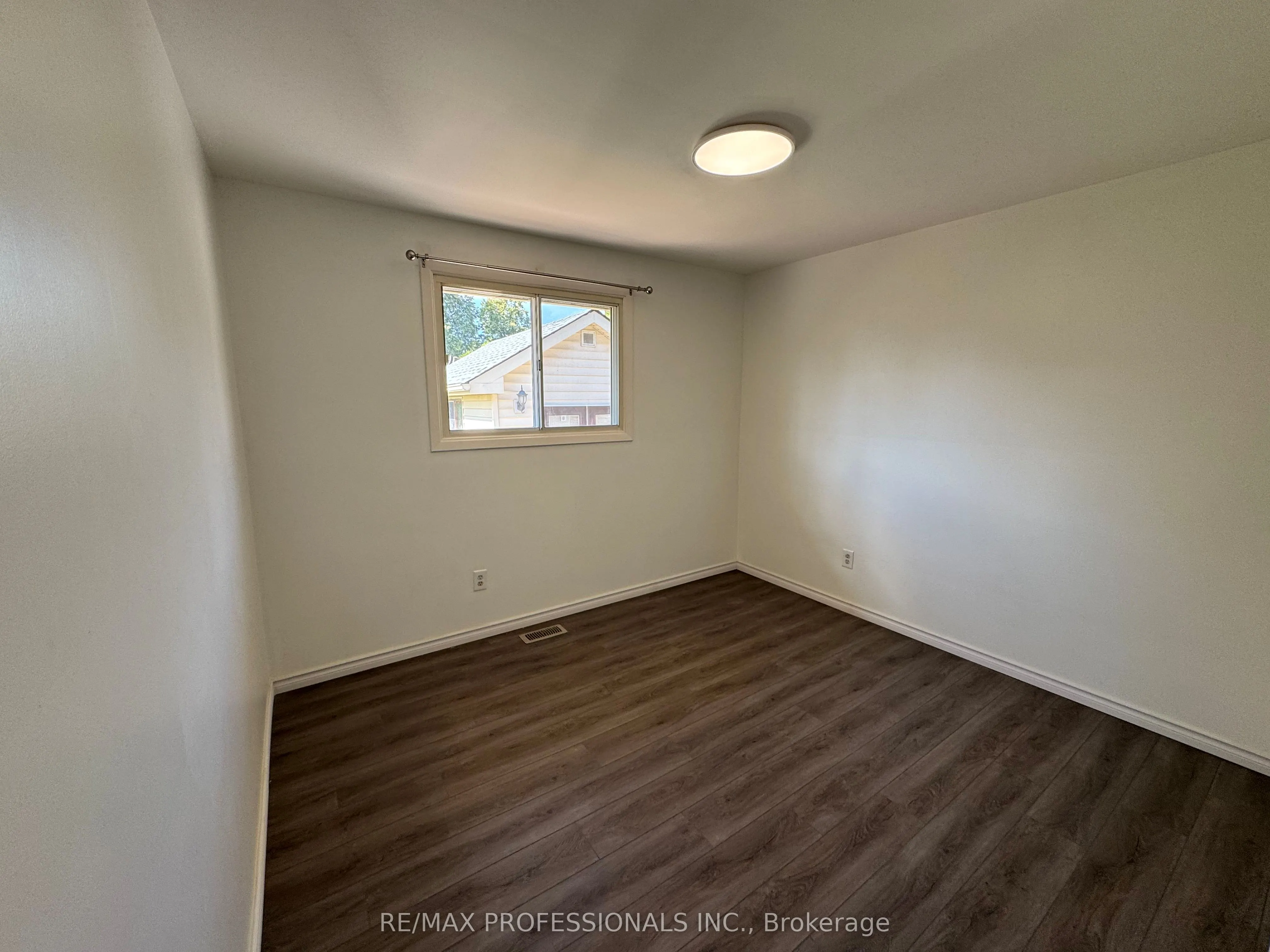 10 Cindy Drive, #UPPER