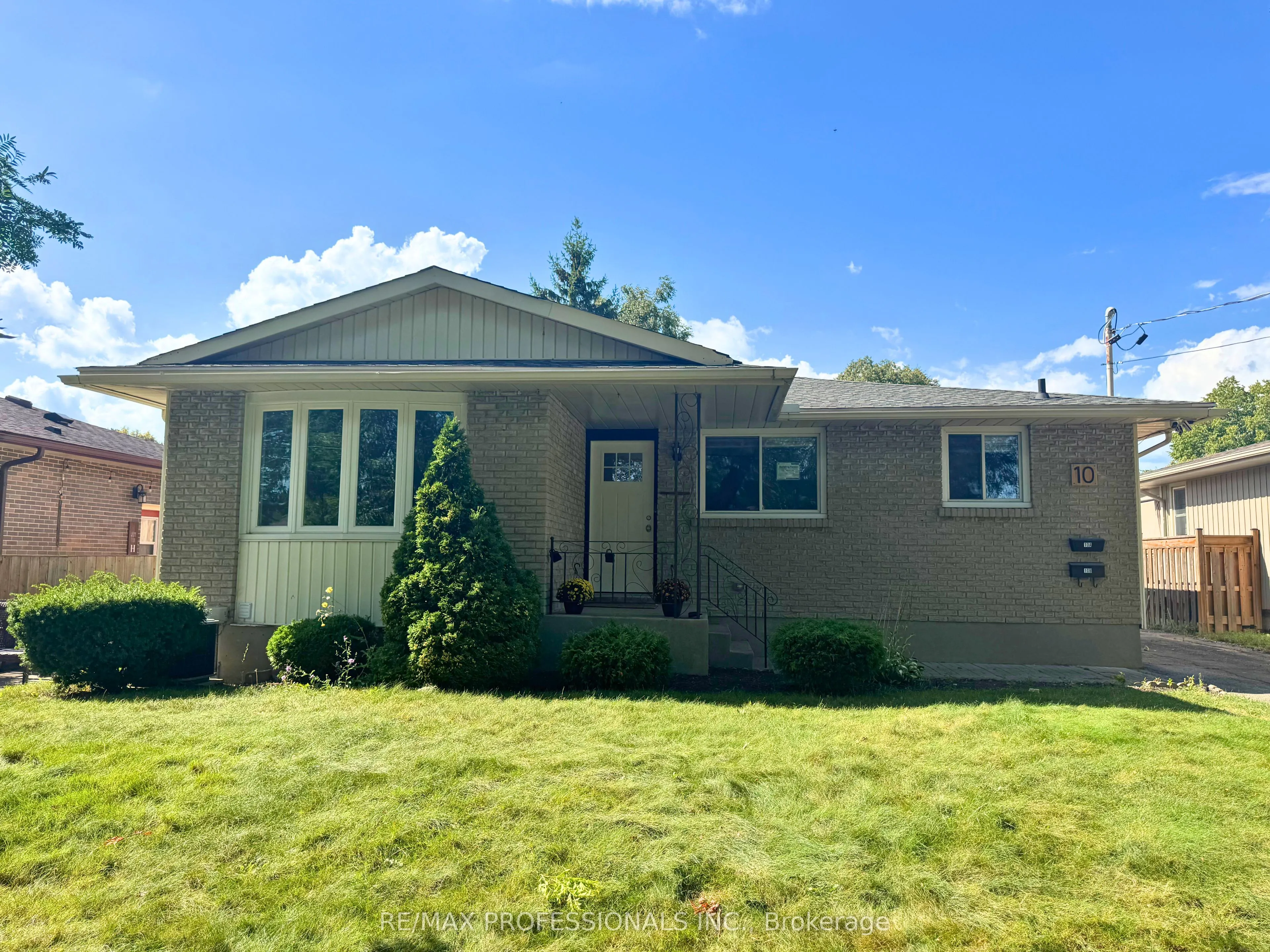 10 Cindy Drive, #UPPER