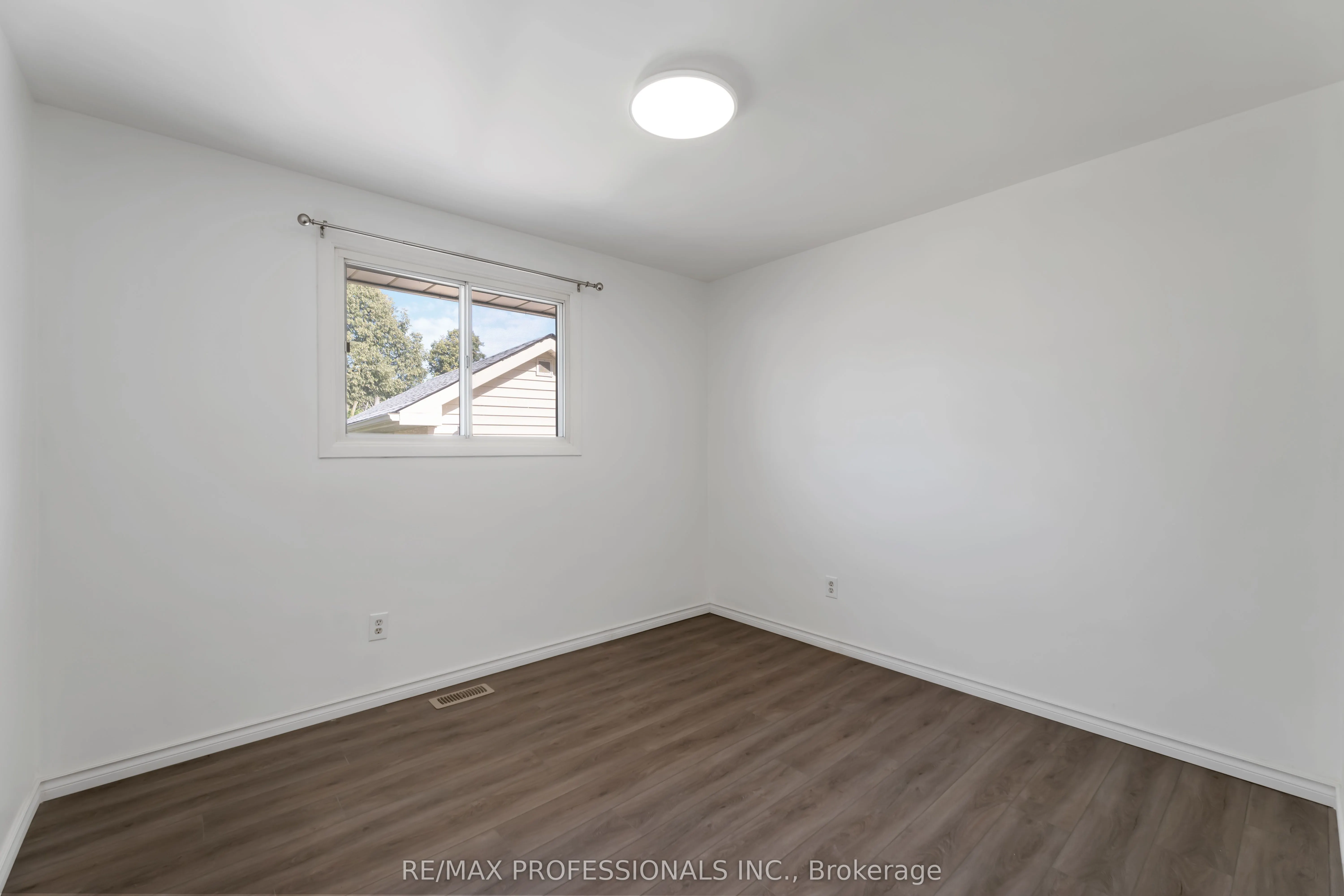 10 Cindy Drive, #UPPER