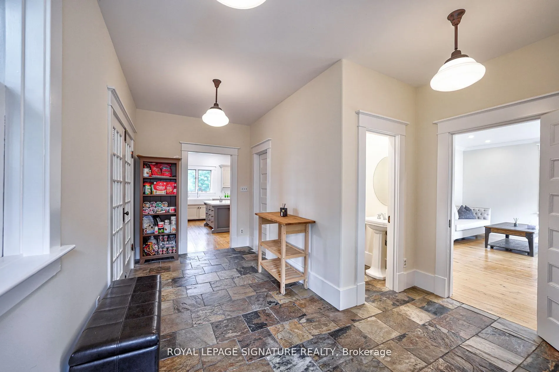 424 8th Concession Road E