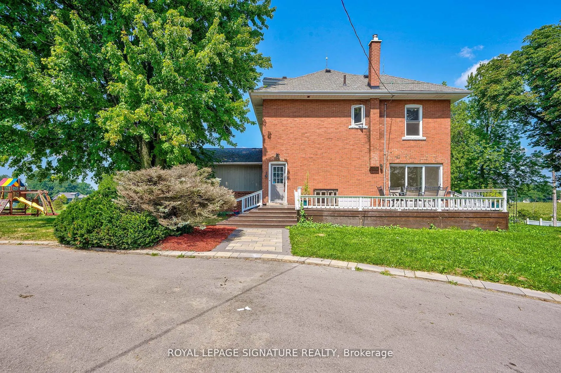 424 8th Concession Road E
