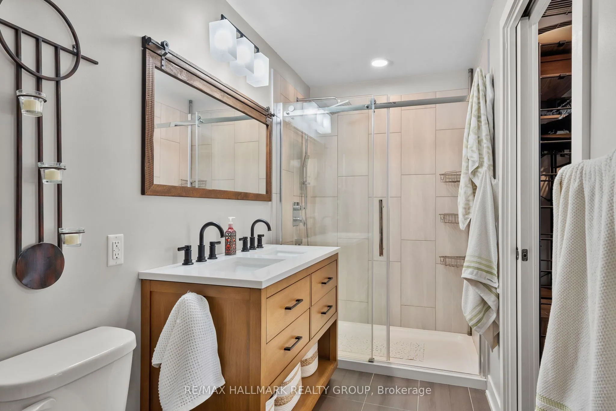 200 Inlet Private, #902