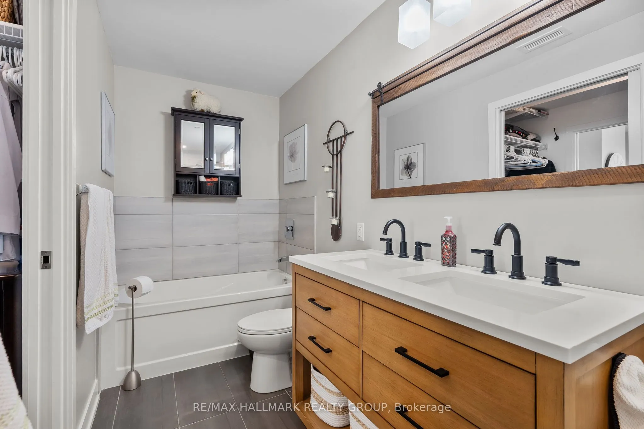 200 Inlet Private, #902