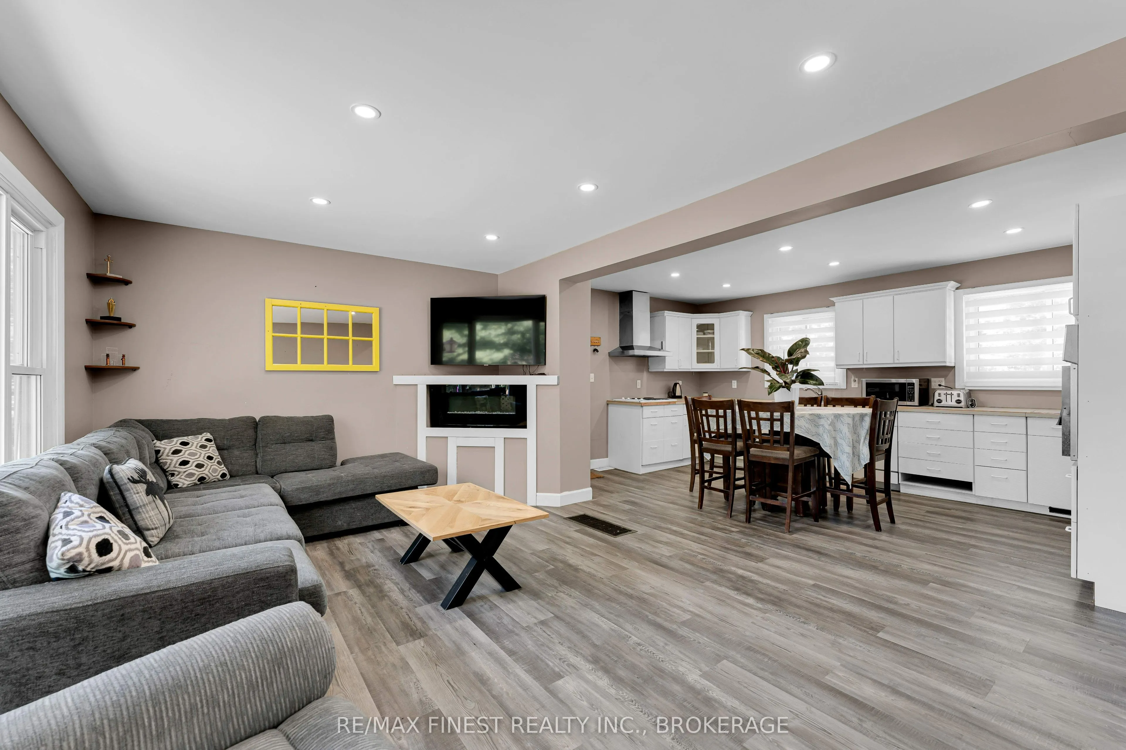 2843 Perth Road