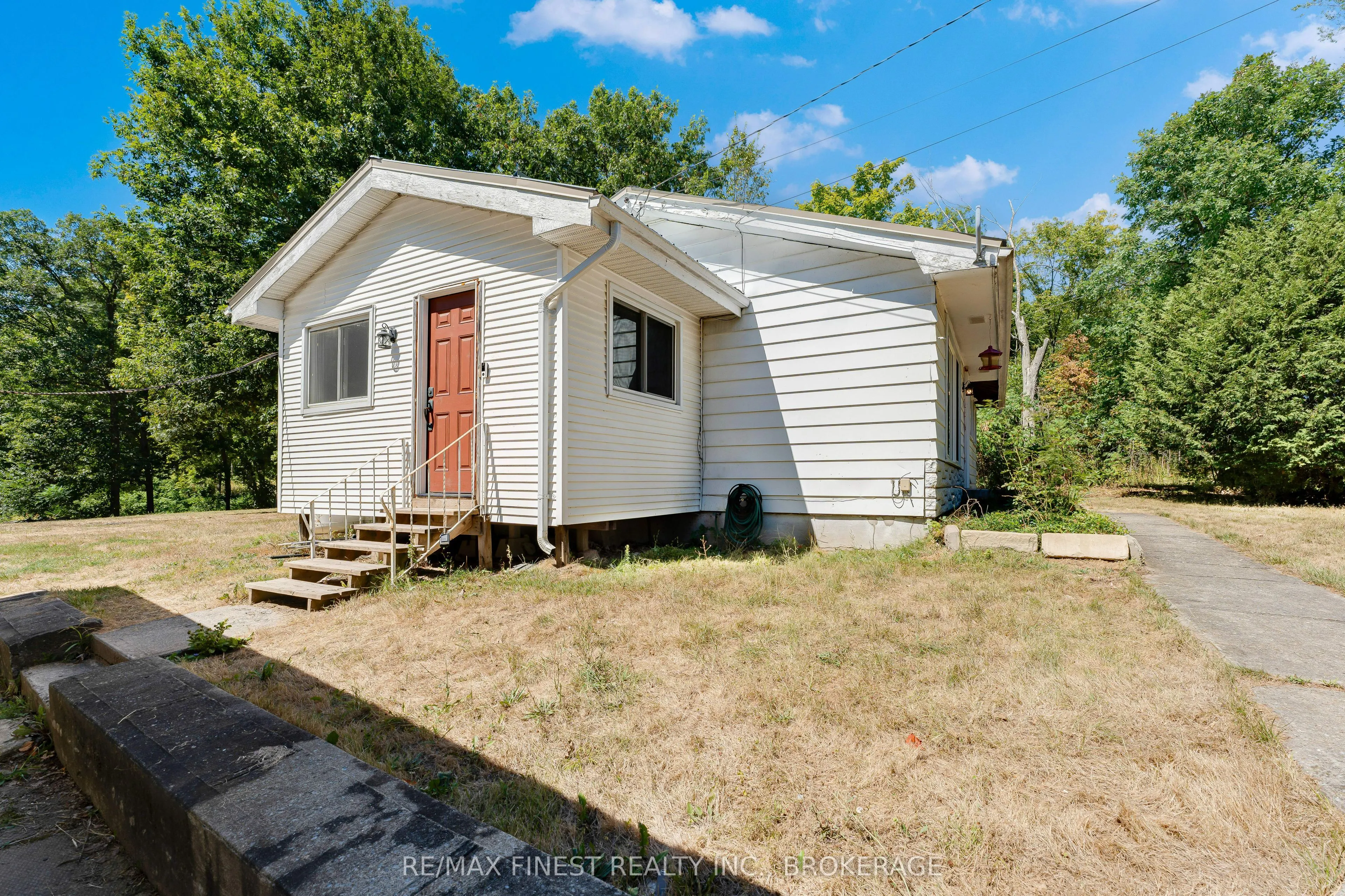 2843 Perth Road