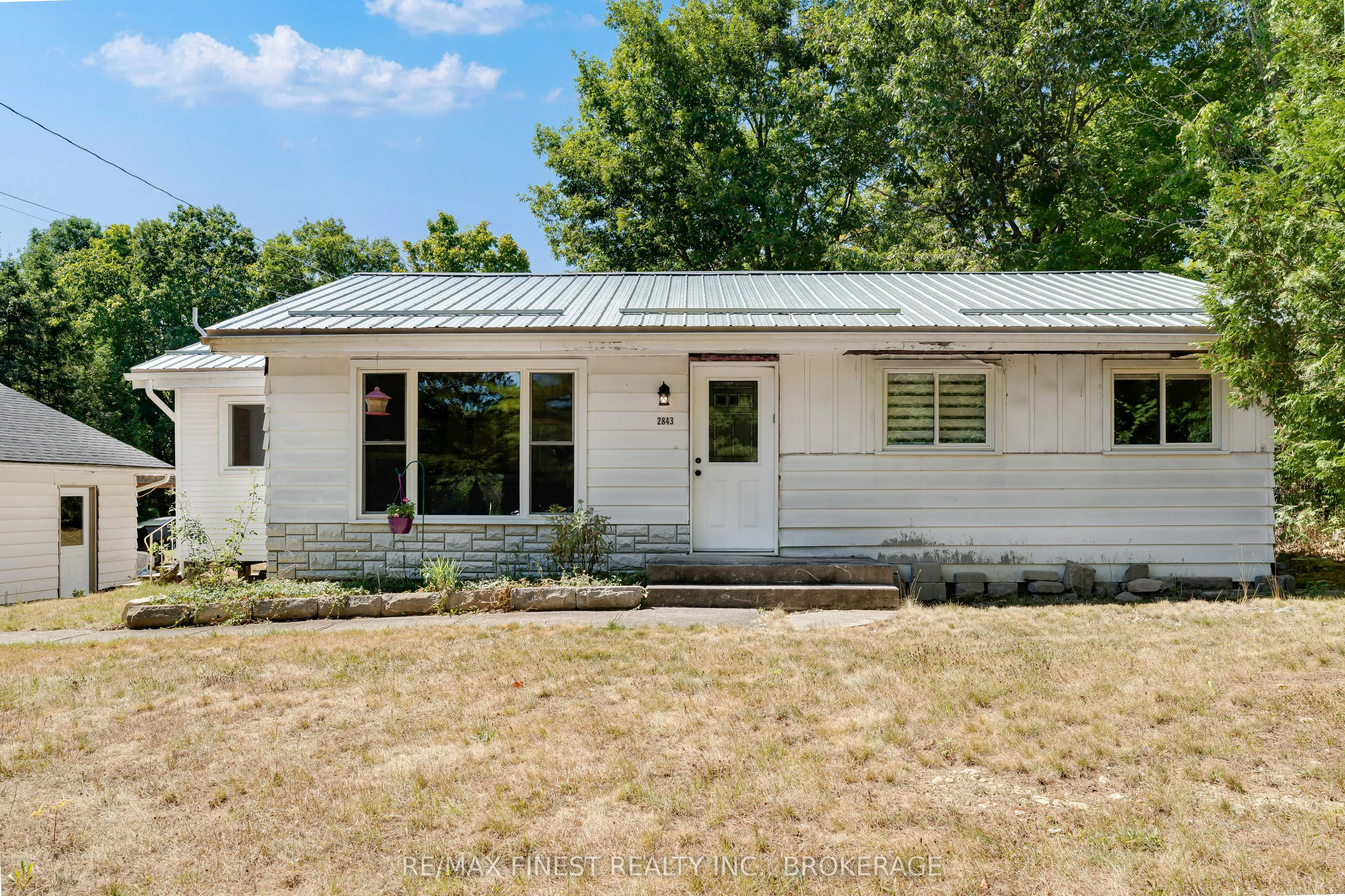 2843 Perth Road