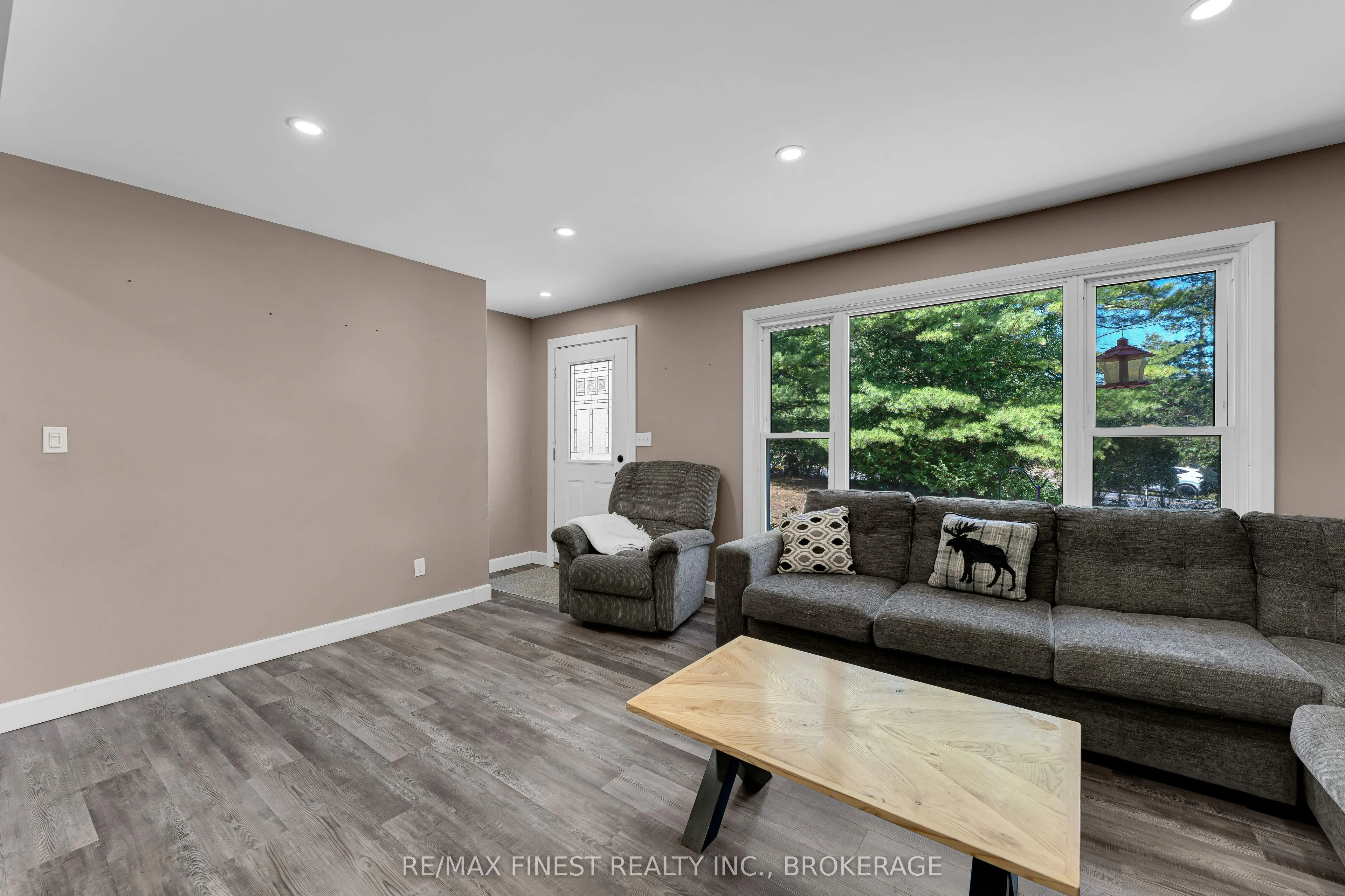 2843 Perth Road