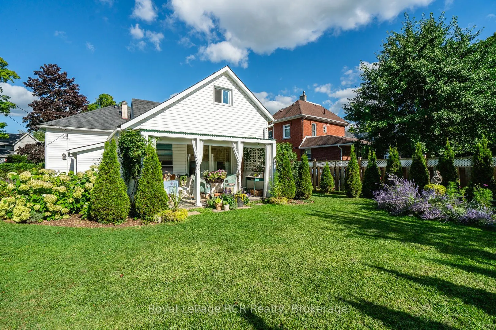 106 Bruce Street S