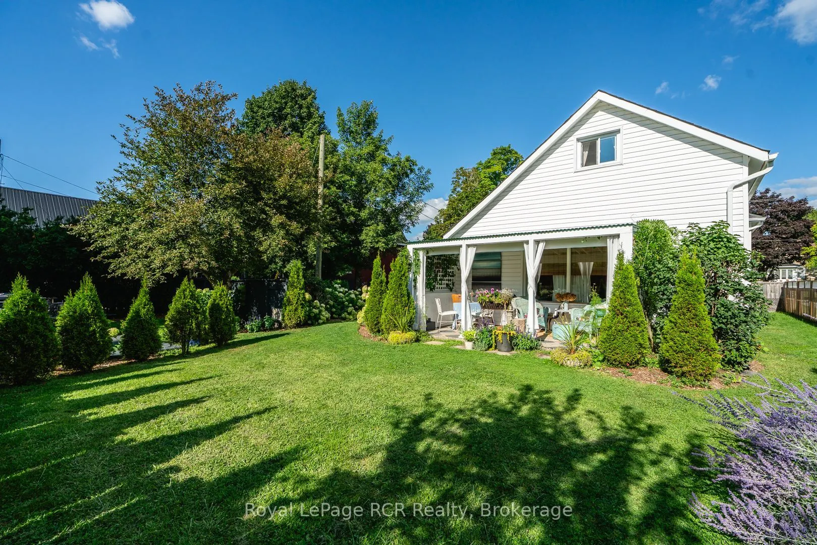 106 Bruce Street S