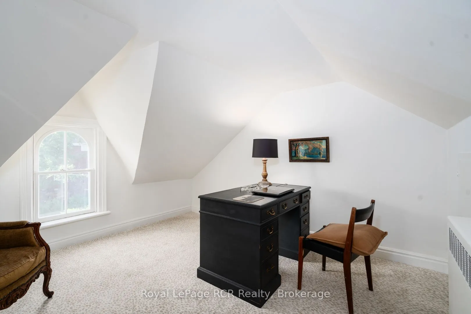 106 Bruce Street S