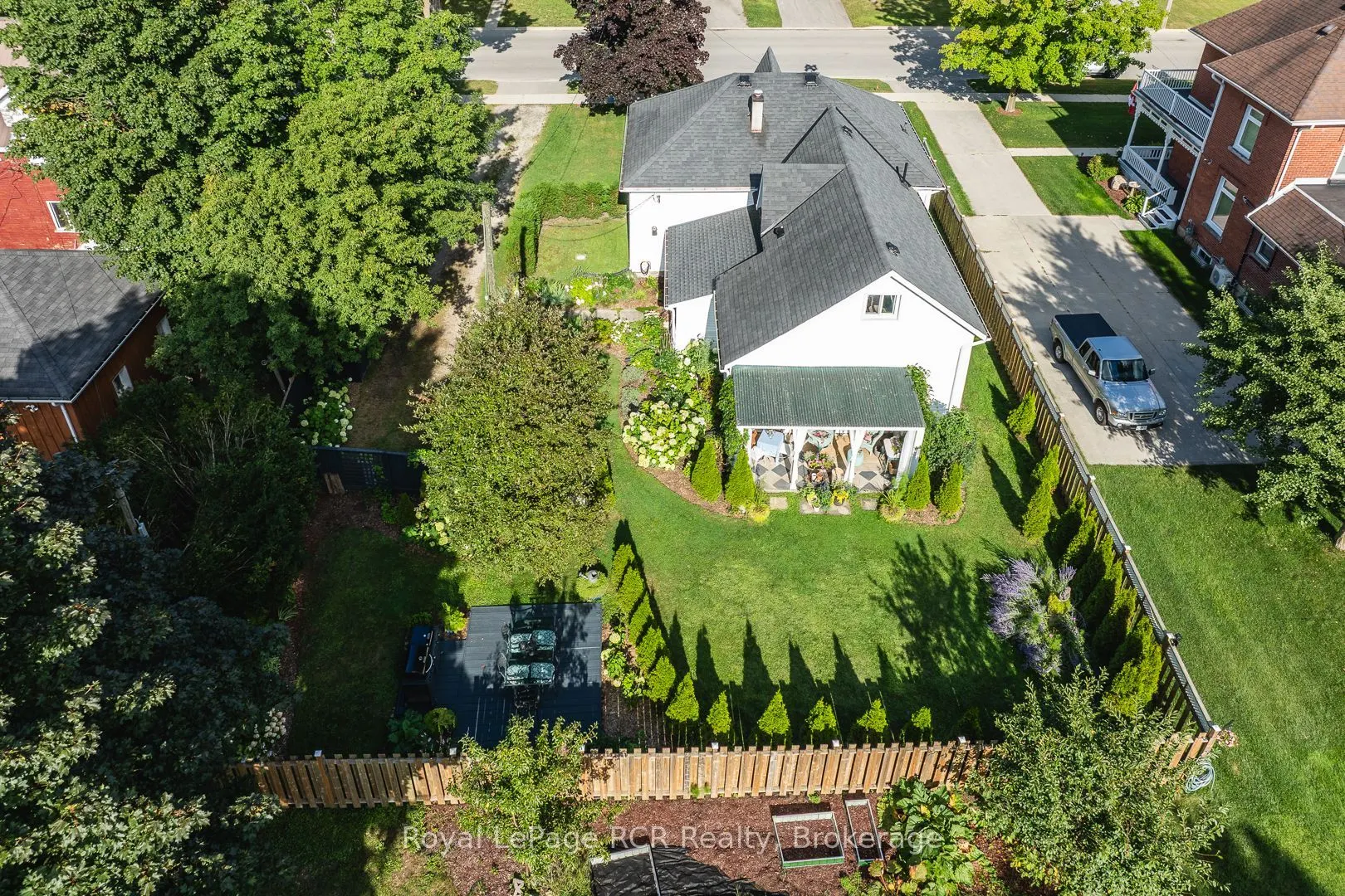 106 Bruce Street S
