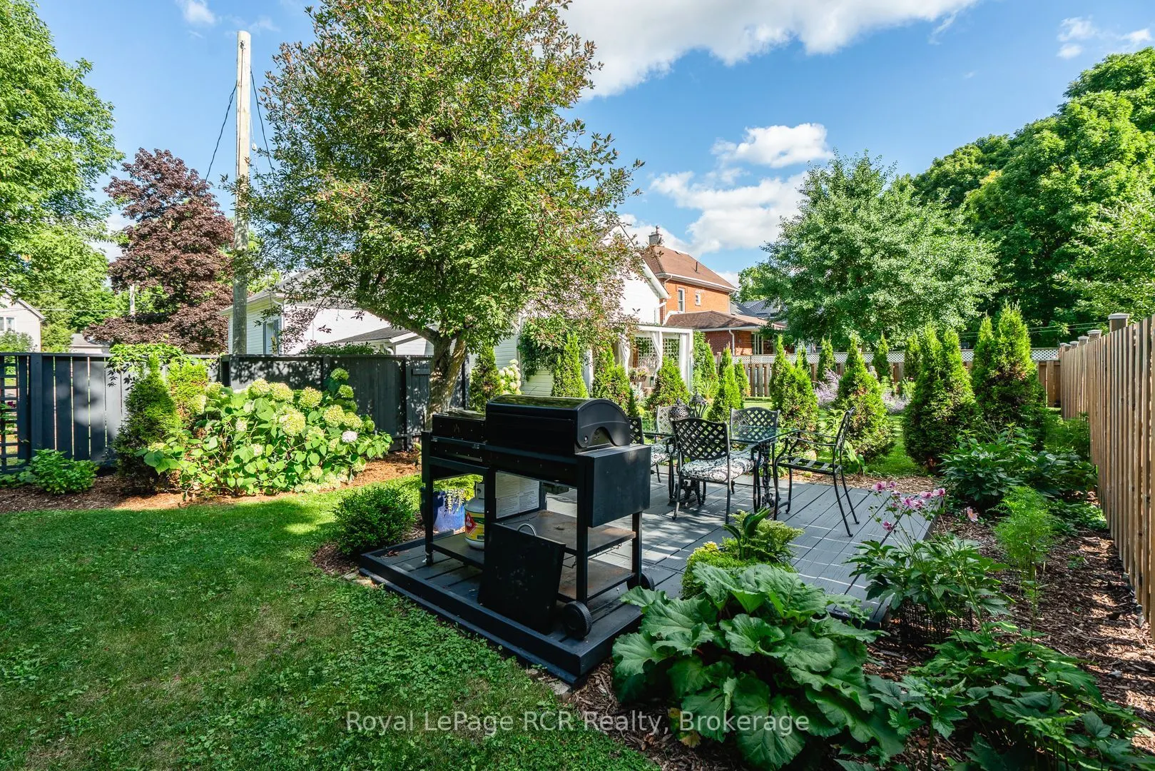 106 Bruce Street S