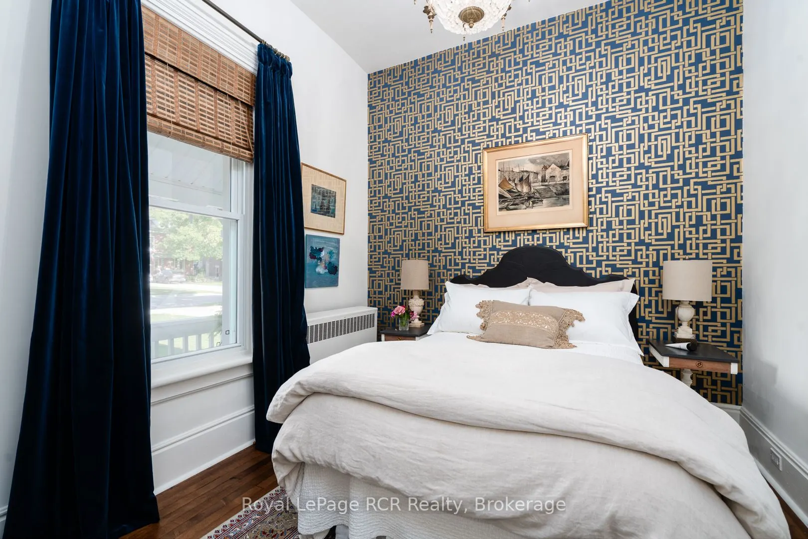 106 Bruce Street S