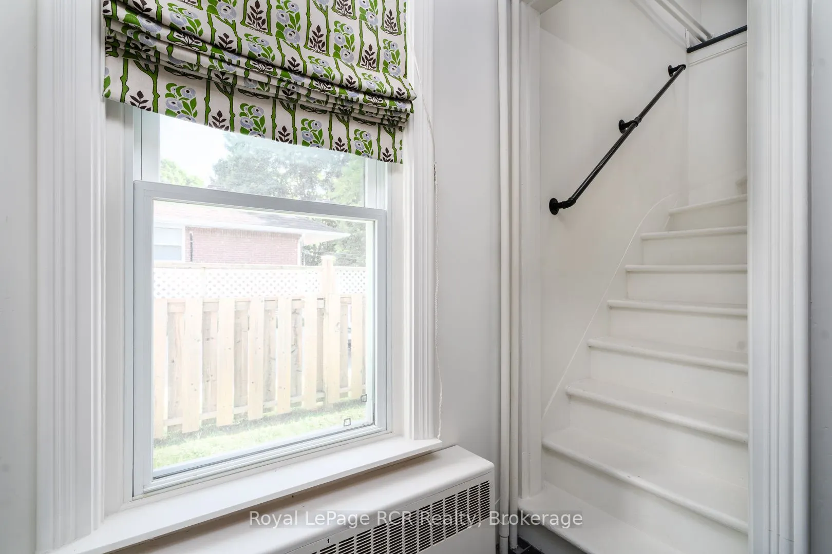 106 Bruce Street S