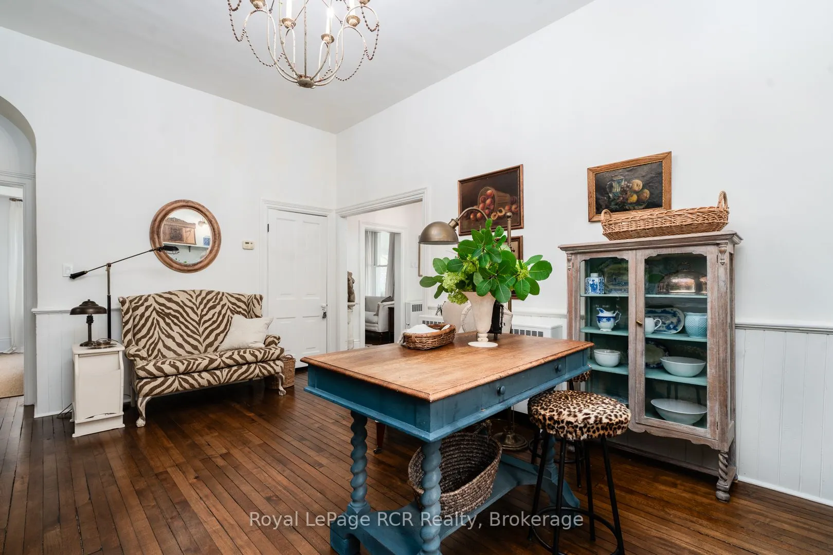 106 Bruce Street S