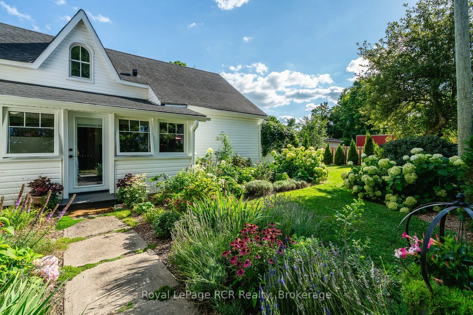 106 Bruce Street S