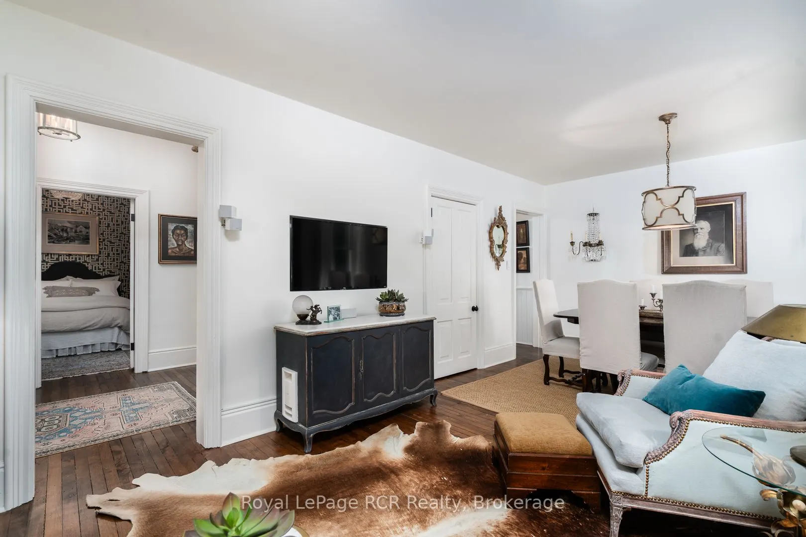 106 Bruce Street S