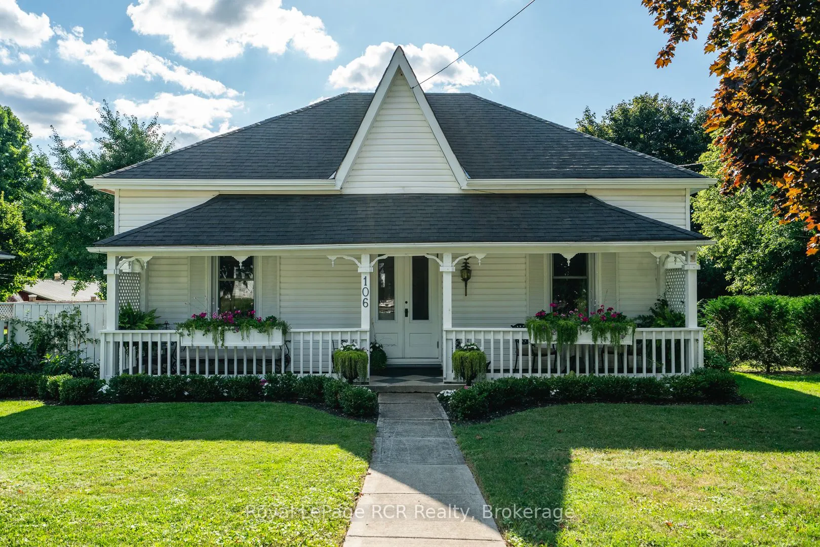 106 Bruce Street S