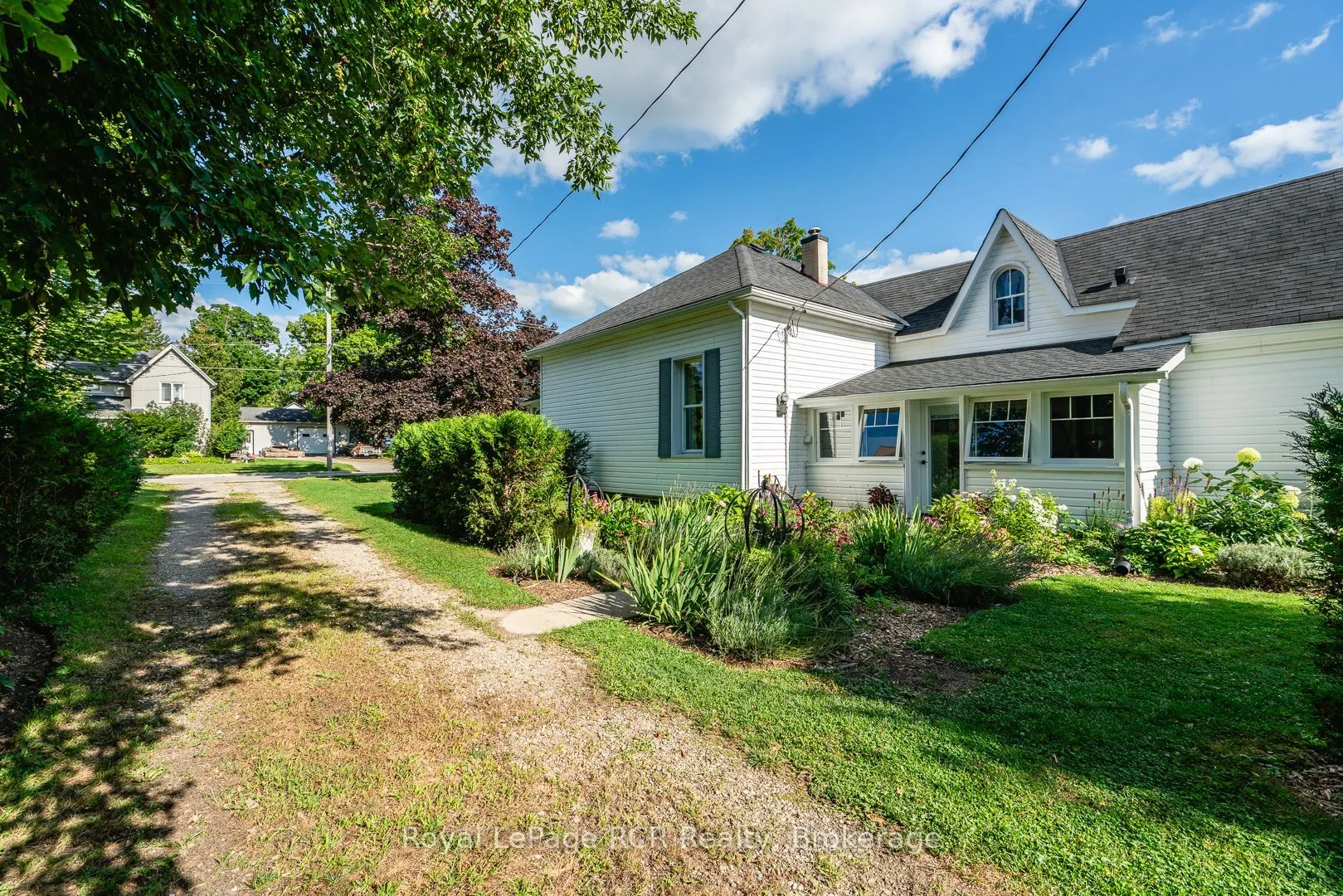 106 Bruce Street S