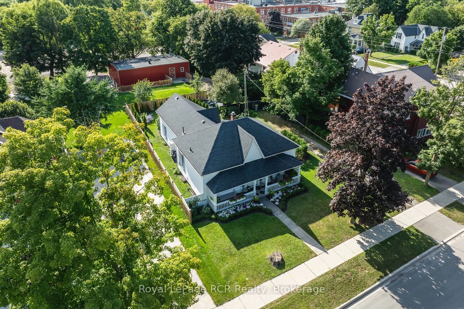 106 Bruce Street S
