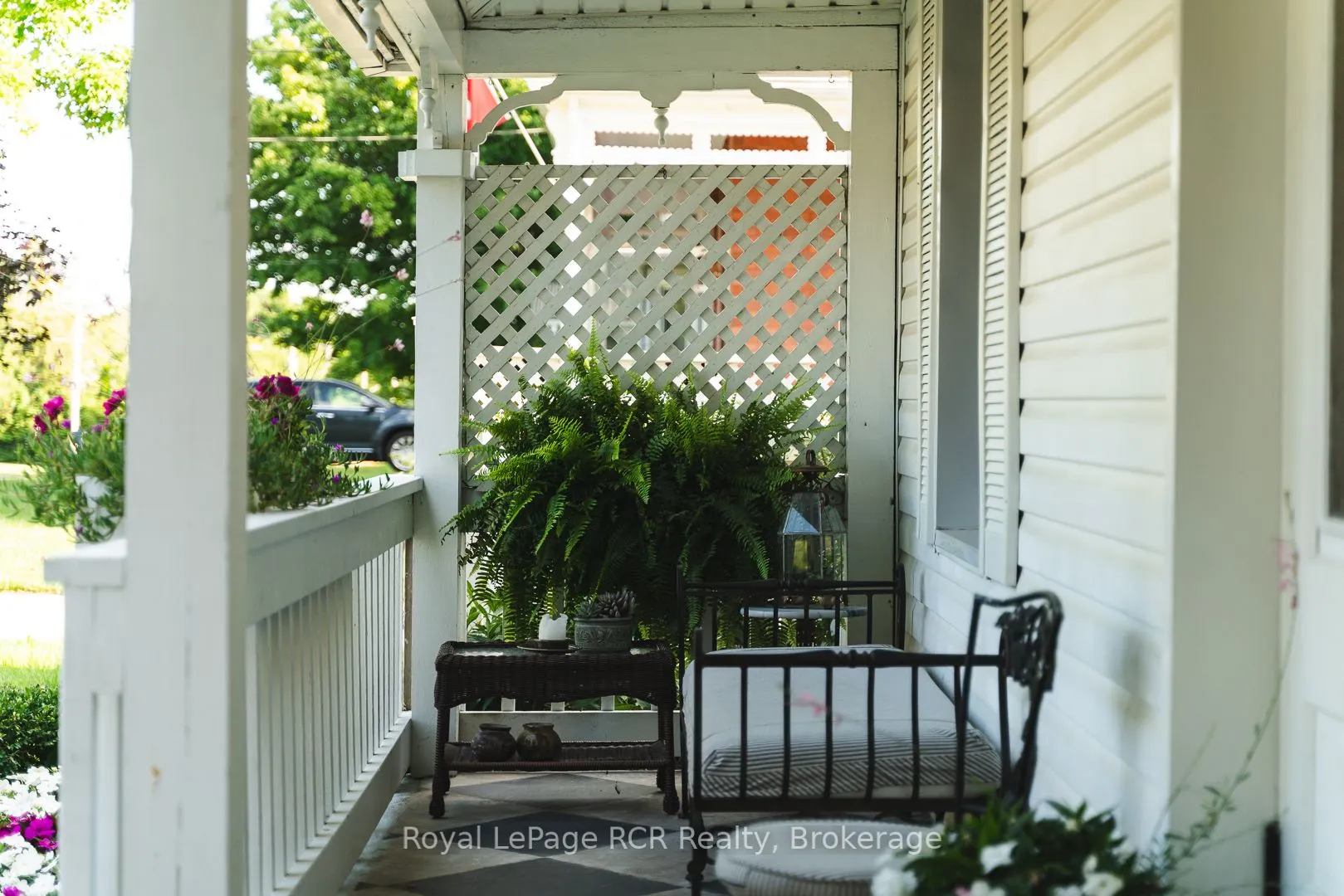 106 Bruce Street S