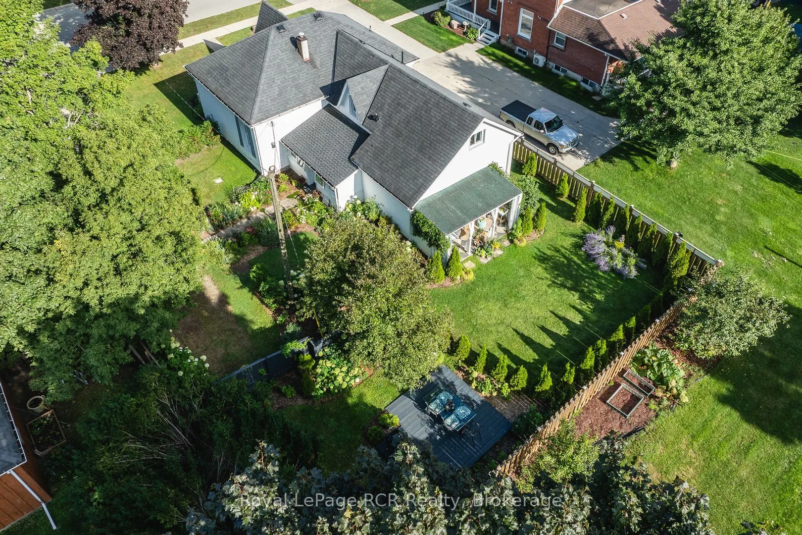 106 Bruce Street S