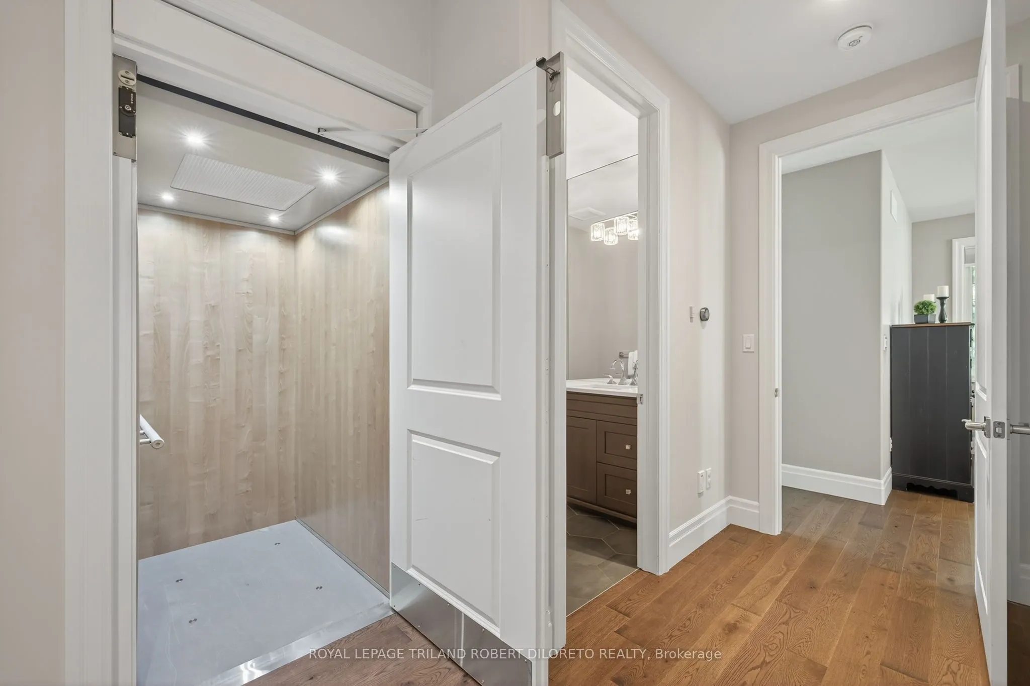 1445 Sunningdale Road W