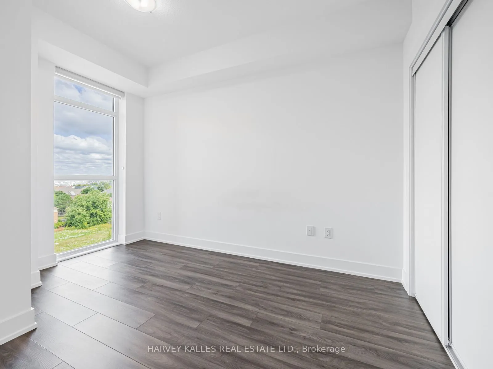 450 Dundas Street E, #704