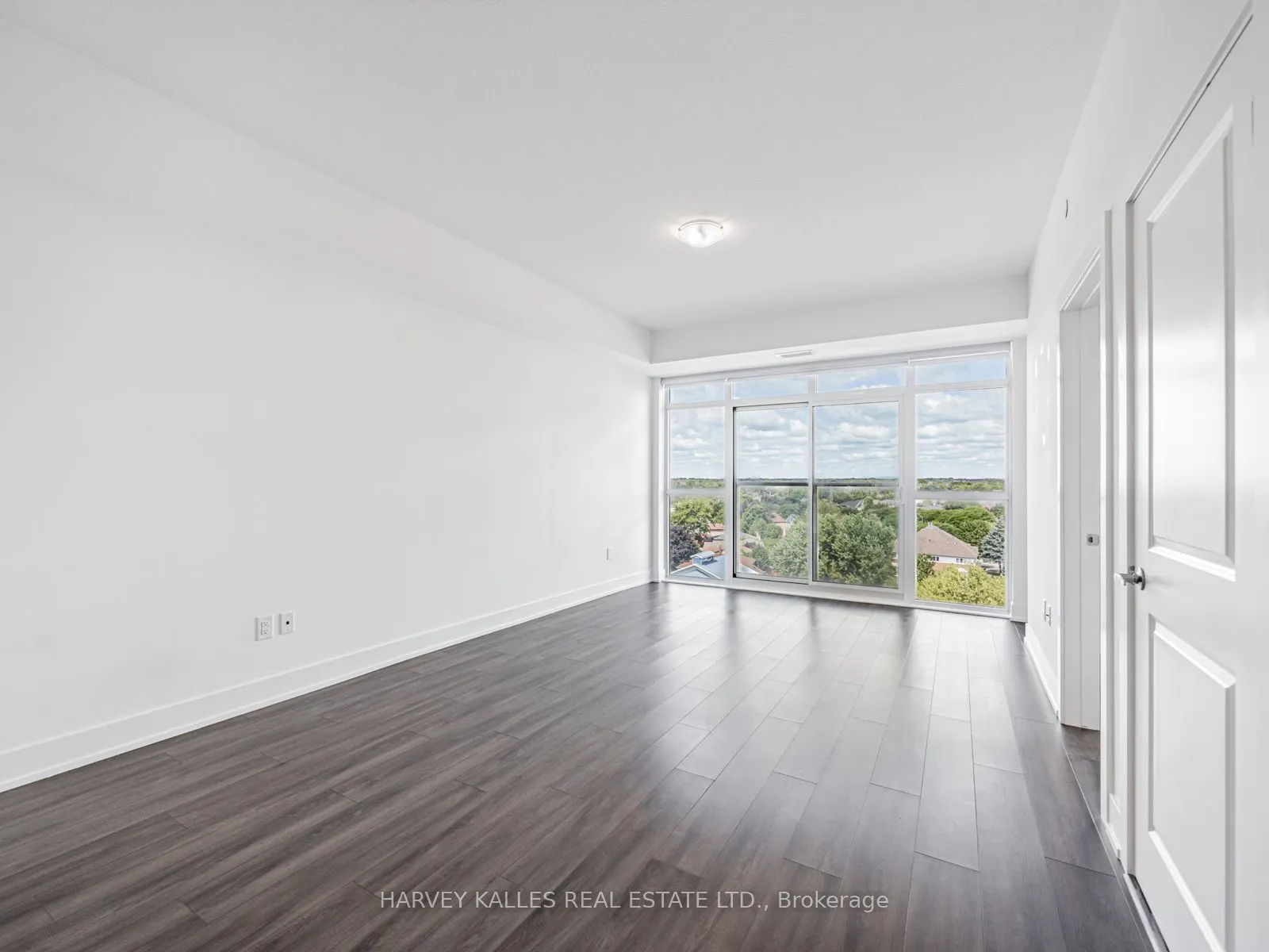 450 Dundas Street E, #704