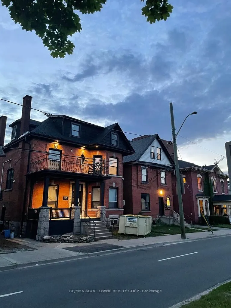 66 Wellington Street S, #102