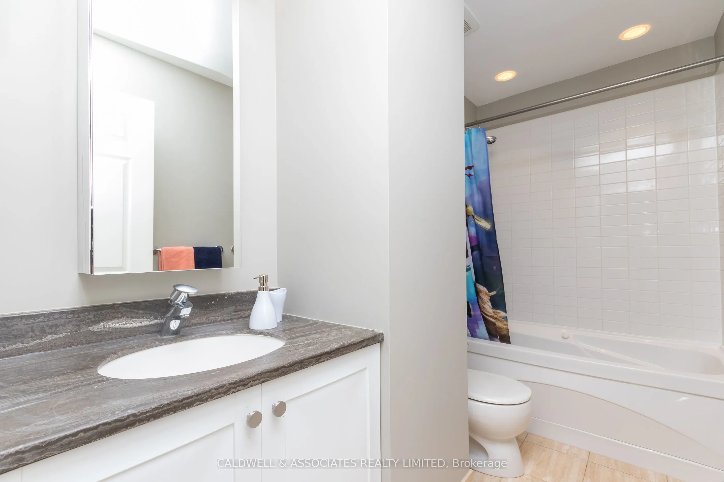 319 Mackay Street, #1