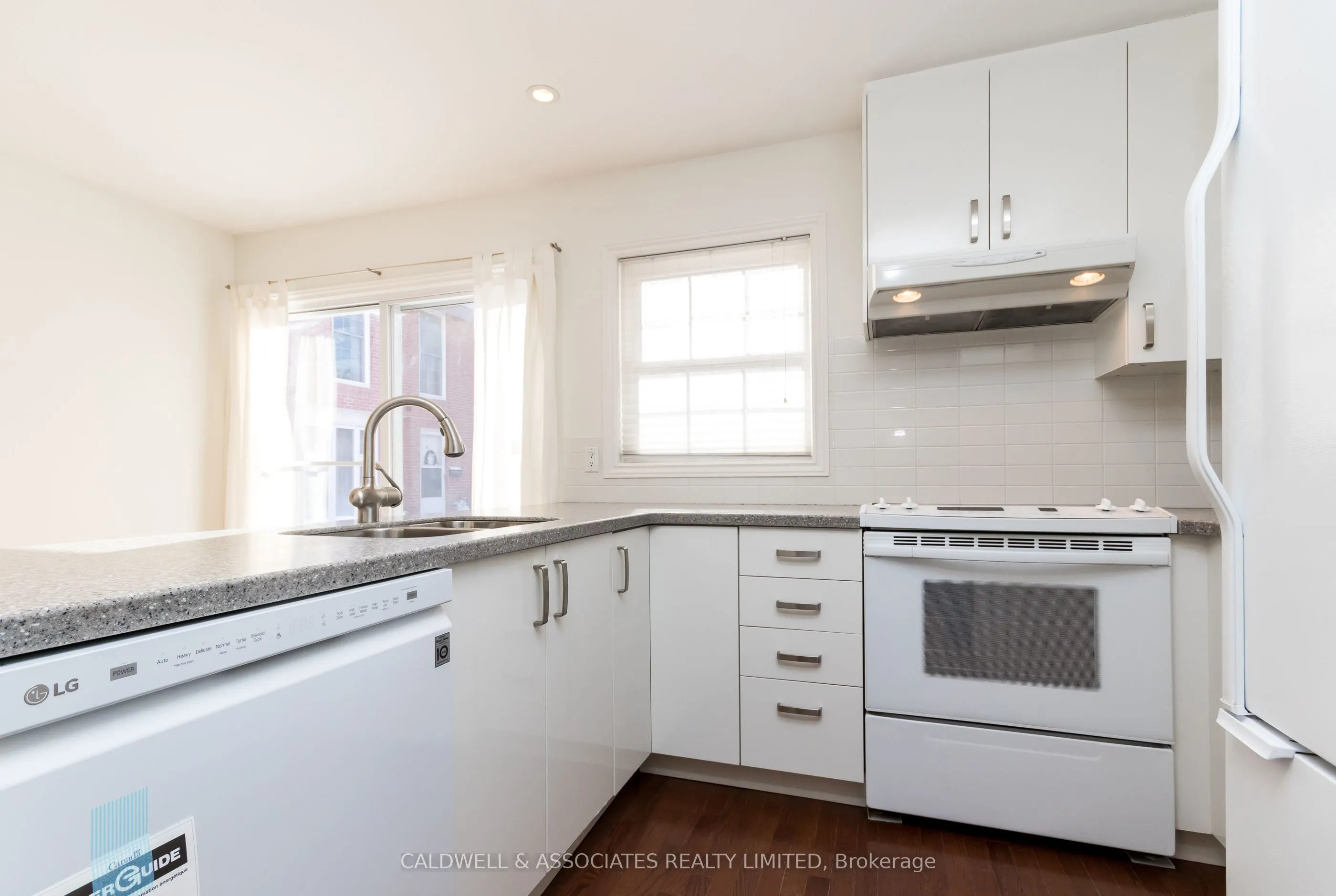 319 Mackay Street, #1